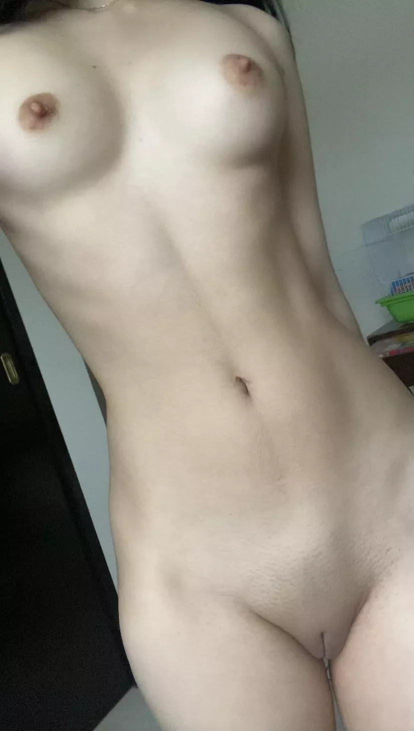 Cum on my toned tummy? posted by JadeRabbit_