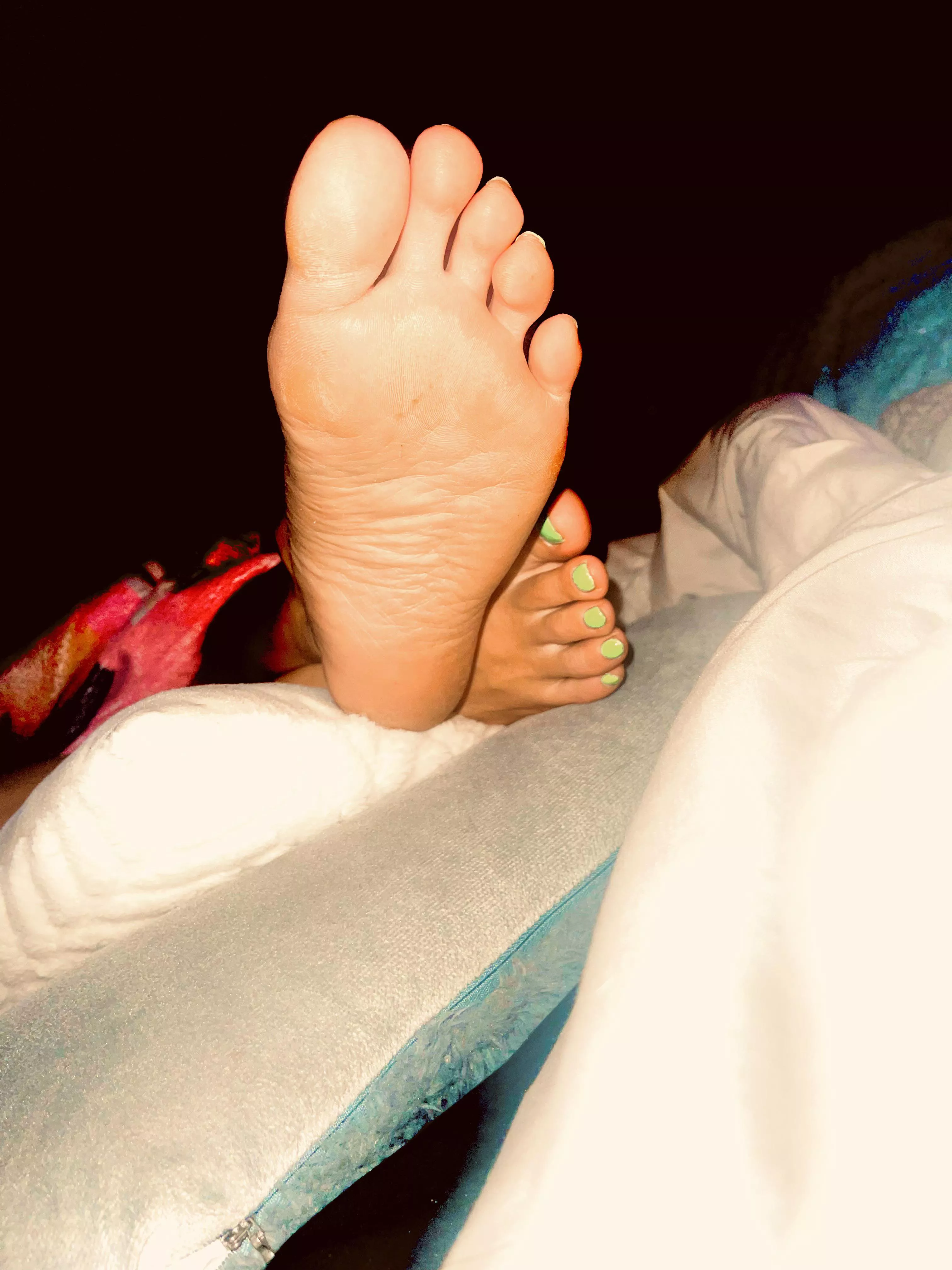 Cum on over and let this 50 yo married mom put my soles on ur (f)ace. posted by Princessmilffeet