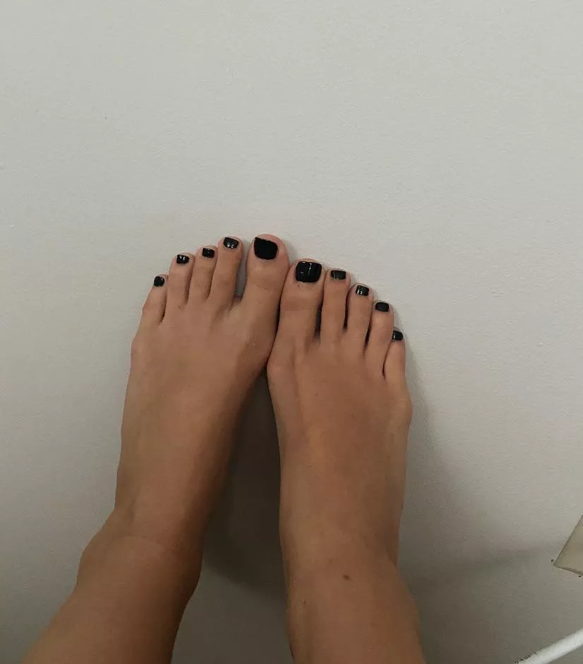 Cum see the body behind these feet😈 posted by Prestigious_Royal_17