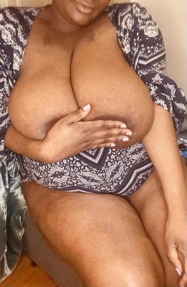 Curvy all over posted by MommyMilkSquirter