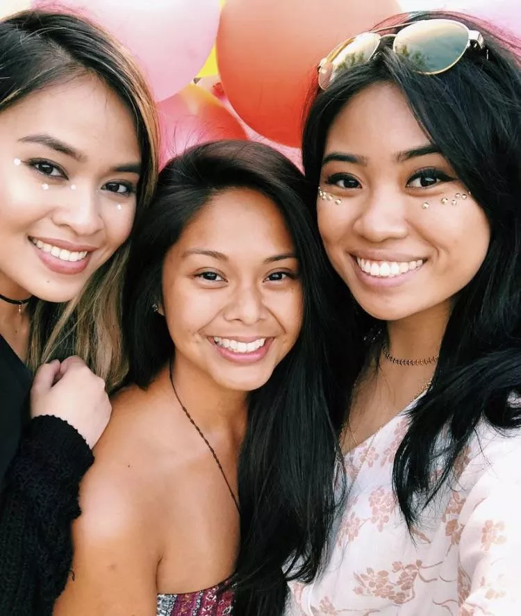 Cute Asian Trio posted by yunaX2