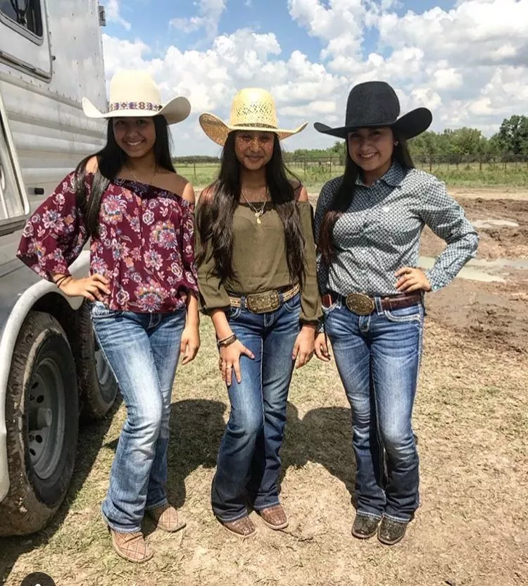 Cute Country Chicas posted by [deleted]