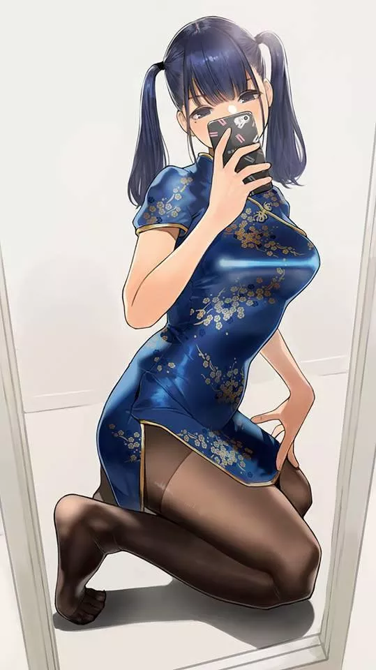 Cute girl in cheongsam taking a selfie [Yomu tights] posted by [deleted]