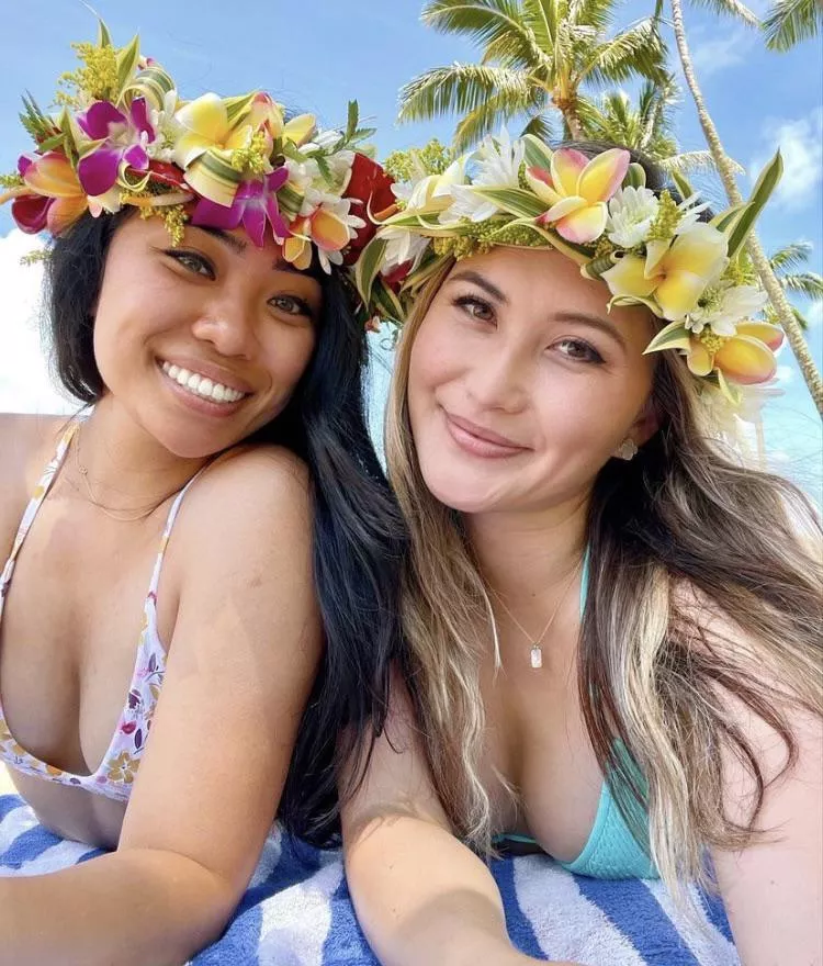 Cute Girls in Hawaii posted by yunaX2