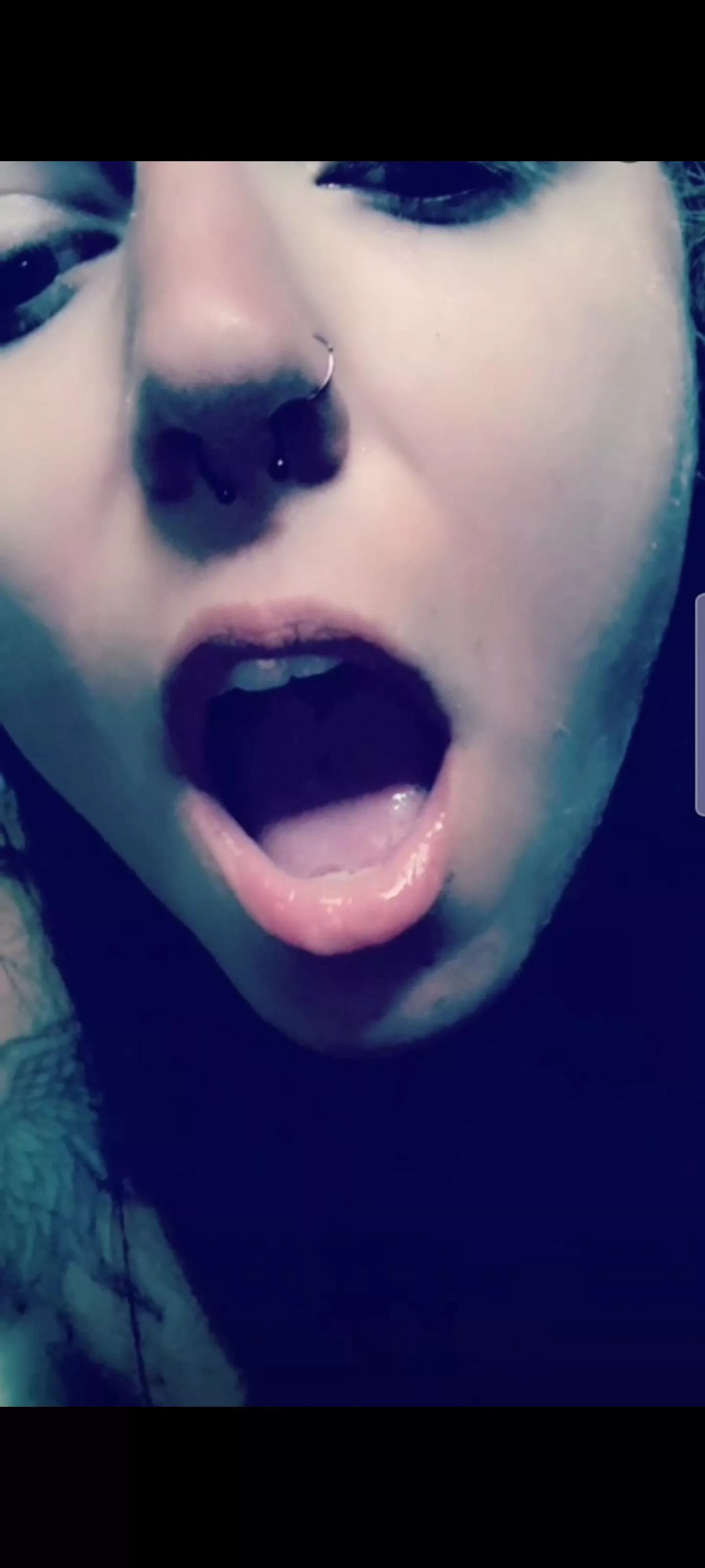 Cute little mouth waiting for you. posted by nuggetlustxo