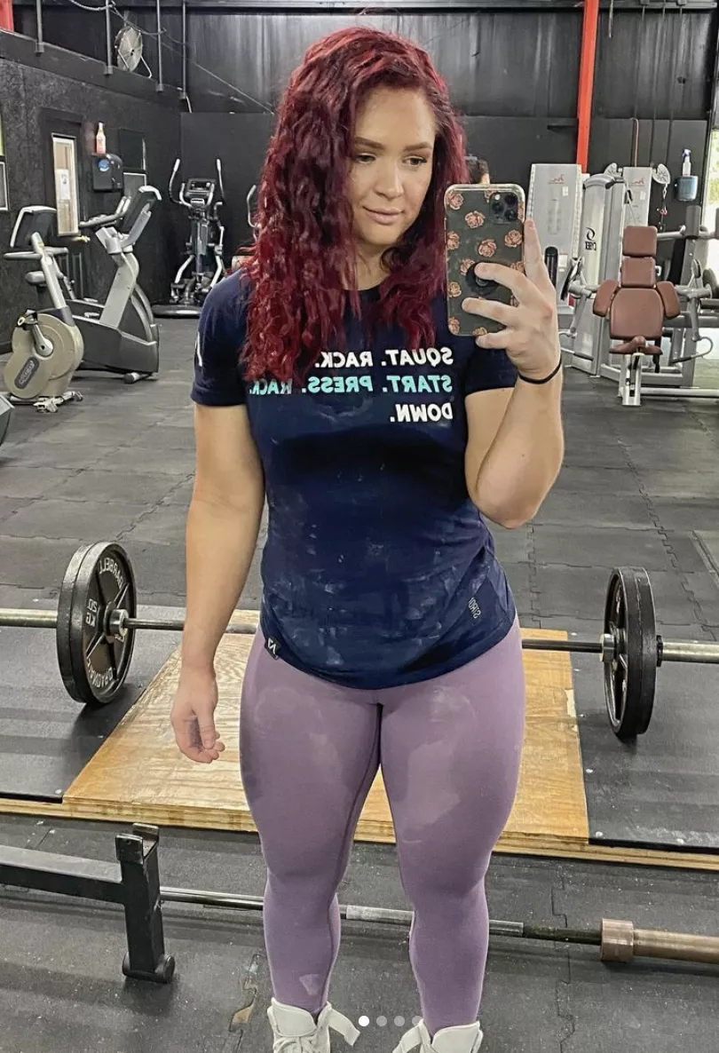 Cute weightlifting babe posted by lhwchamp