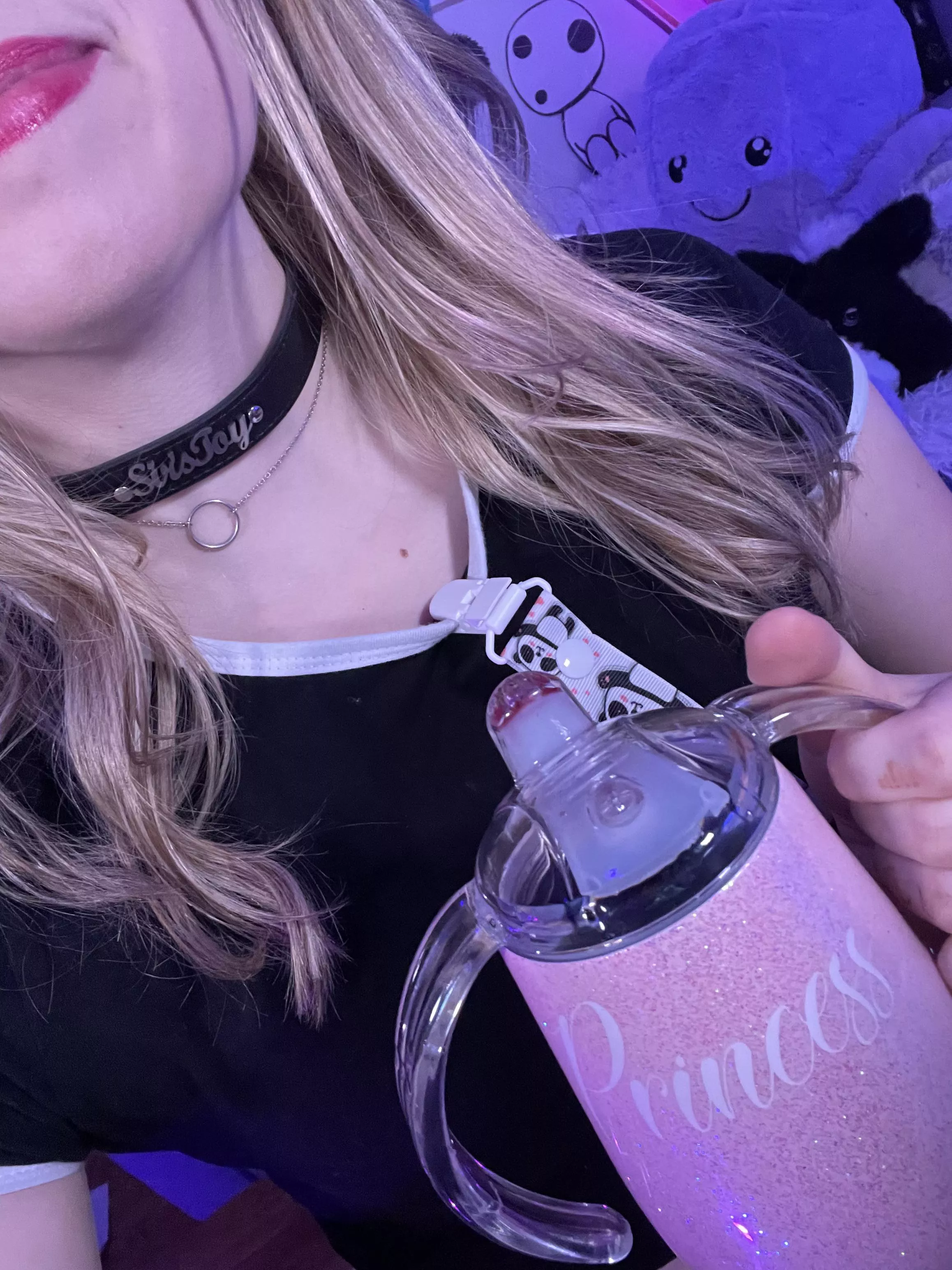 Daddy got me a princess sippy 🥰 yes it has spicy juice in it right now 🙈🙈 posted by purple1248756