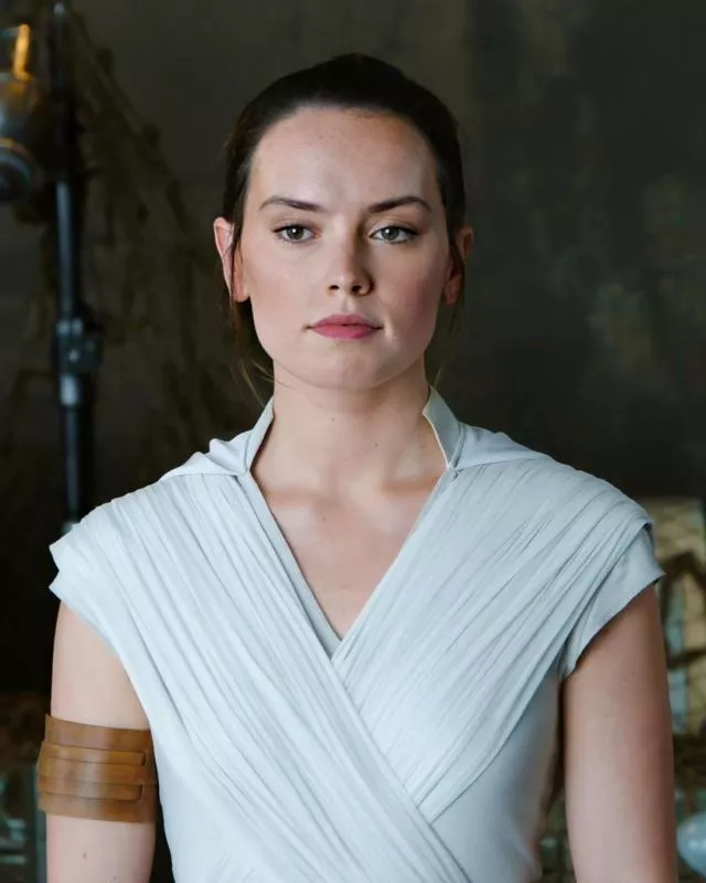 Daisy Ridley makes me so hard. Someone can help me cum for her? posted by Meider_M