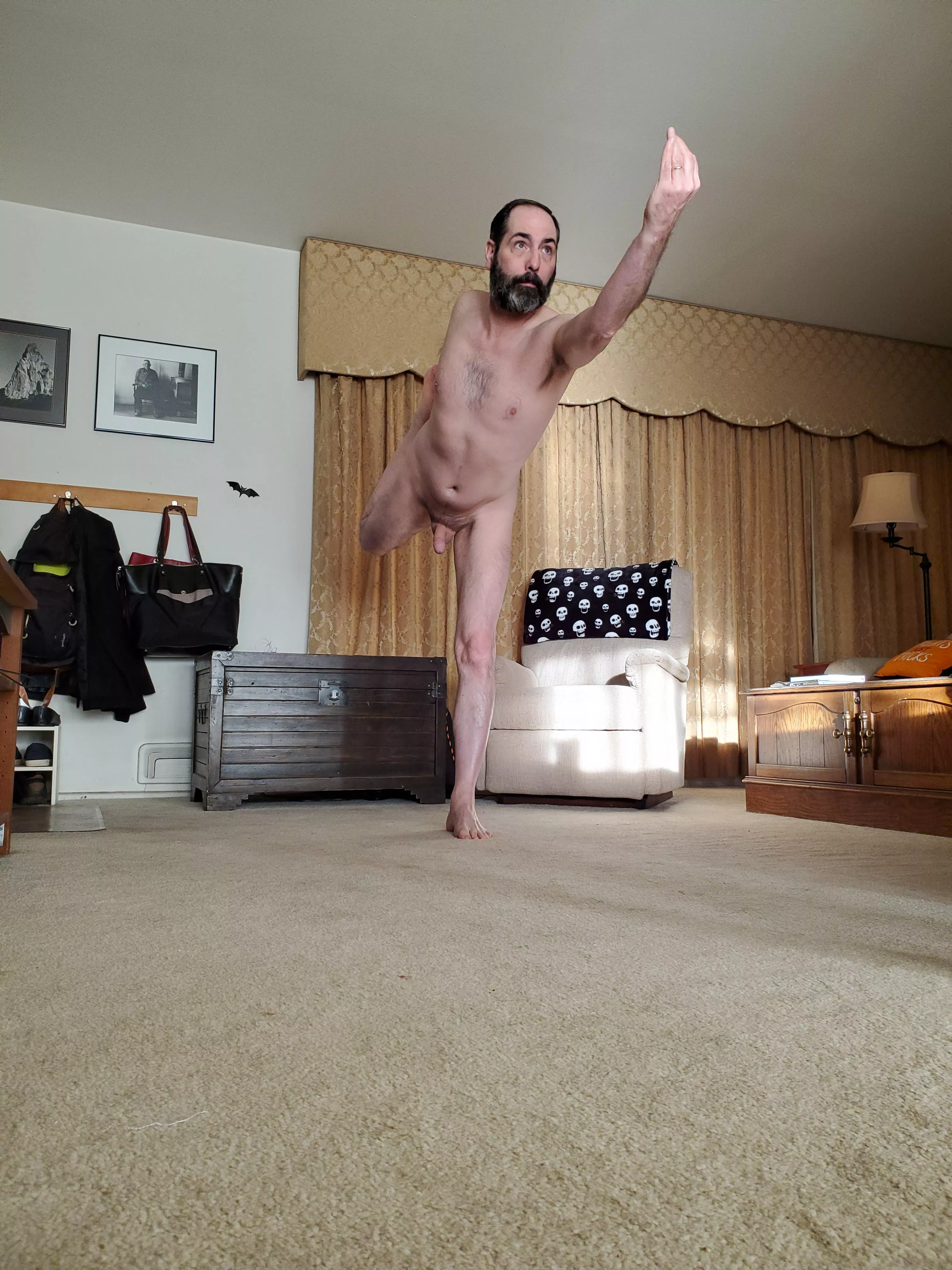 Dancing 🕺on into the weekend with u/M_asin_Manci! Have a great day my fellow naked yoga enthusiasts! posted by nacktyoginerd