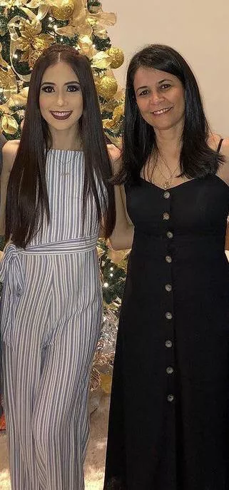 Daughter or mom? [2] posted by cuckzinho