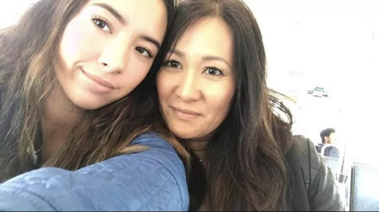 Daughter or Mom? posted by YoyosAdventure