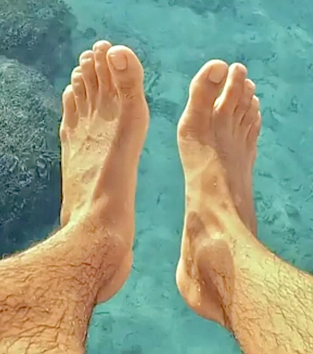 Deep blue feet. posted by ArmenTamzariansBack