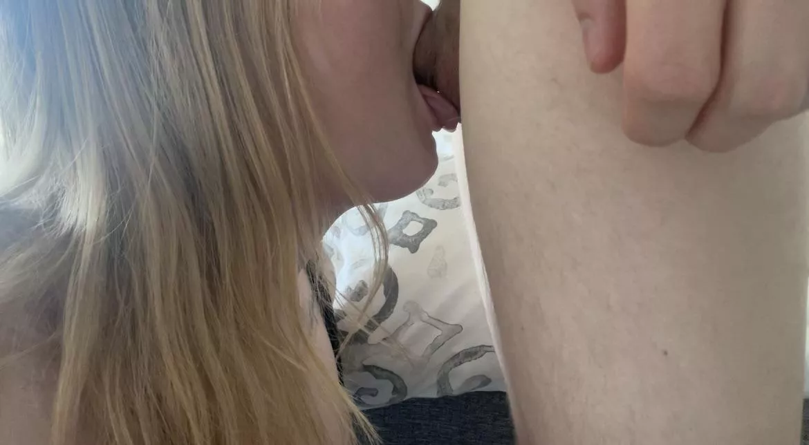 Deepthroat 🍆👅 posted by submissivewh0ree