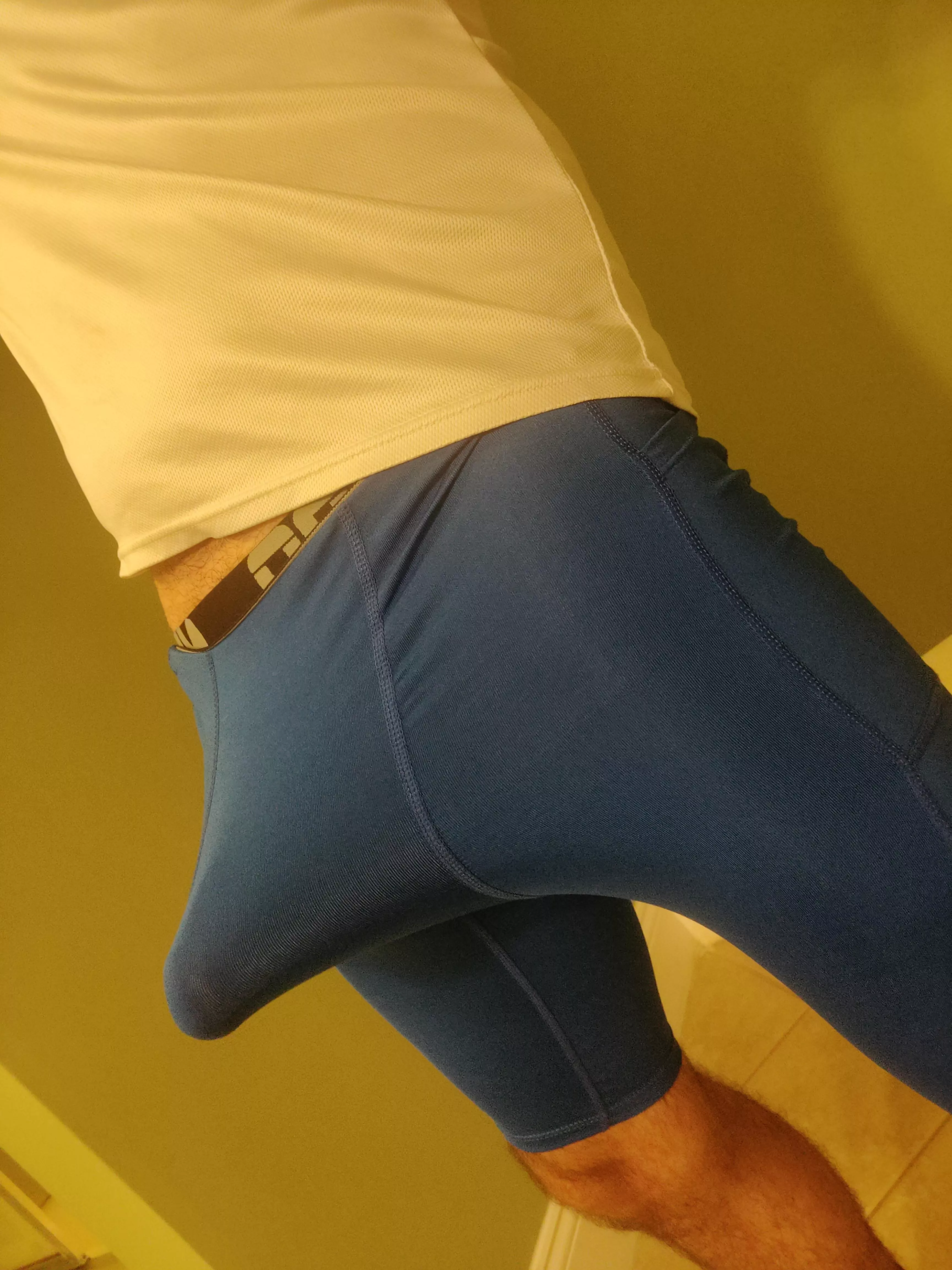 Deforming my leggings posted by monstercock4u