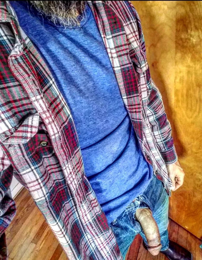 Denin, flannel, boots and a big cock 43[m] posted by Libertine_GreyWolf