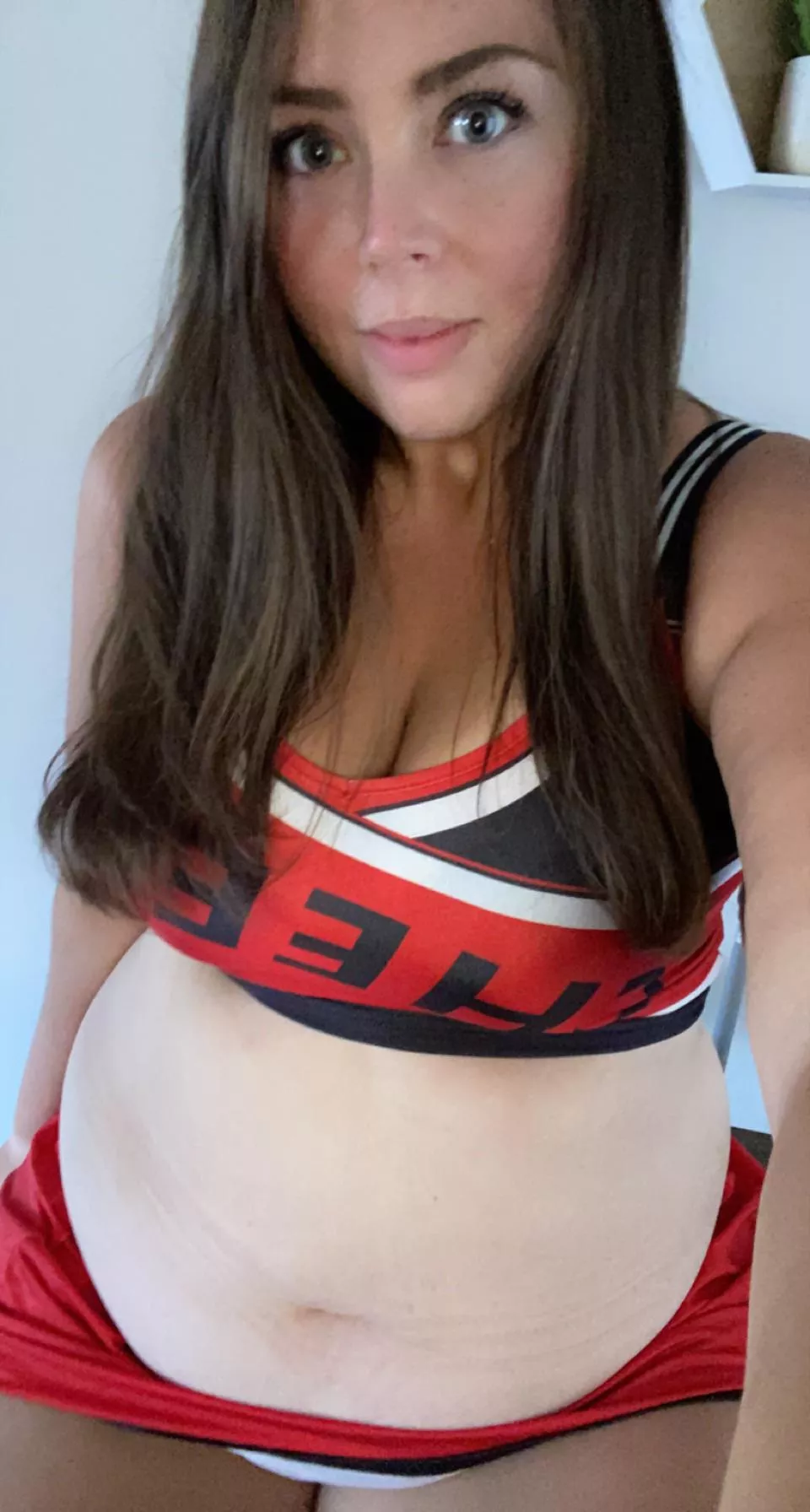 Did you hear about the cheerleader who got kicked off the squad for gaining too much weight? I bet she eats her feelings about it ðŸ™„ posted by cjccannot