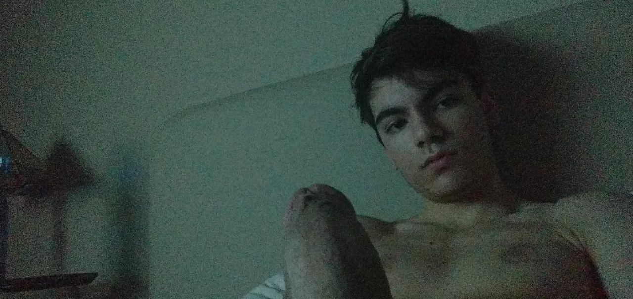 Dm me if you like ;) posted by hotguy18_