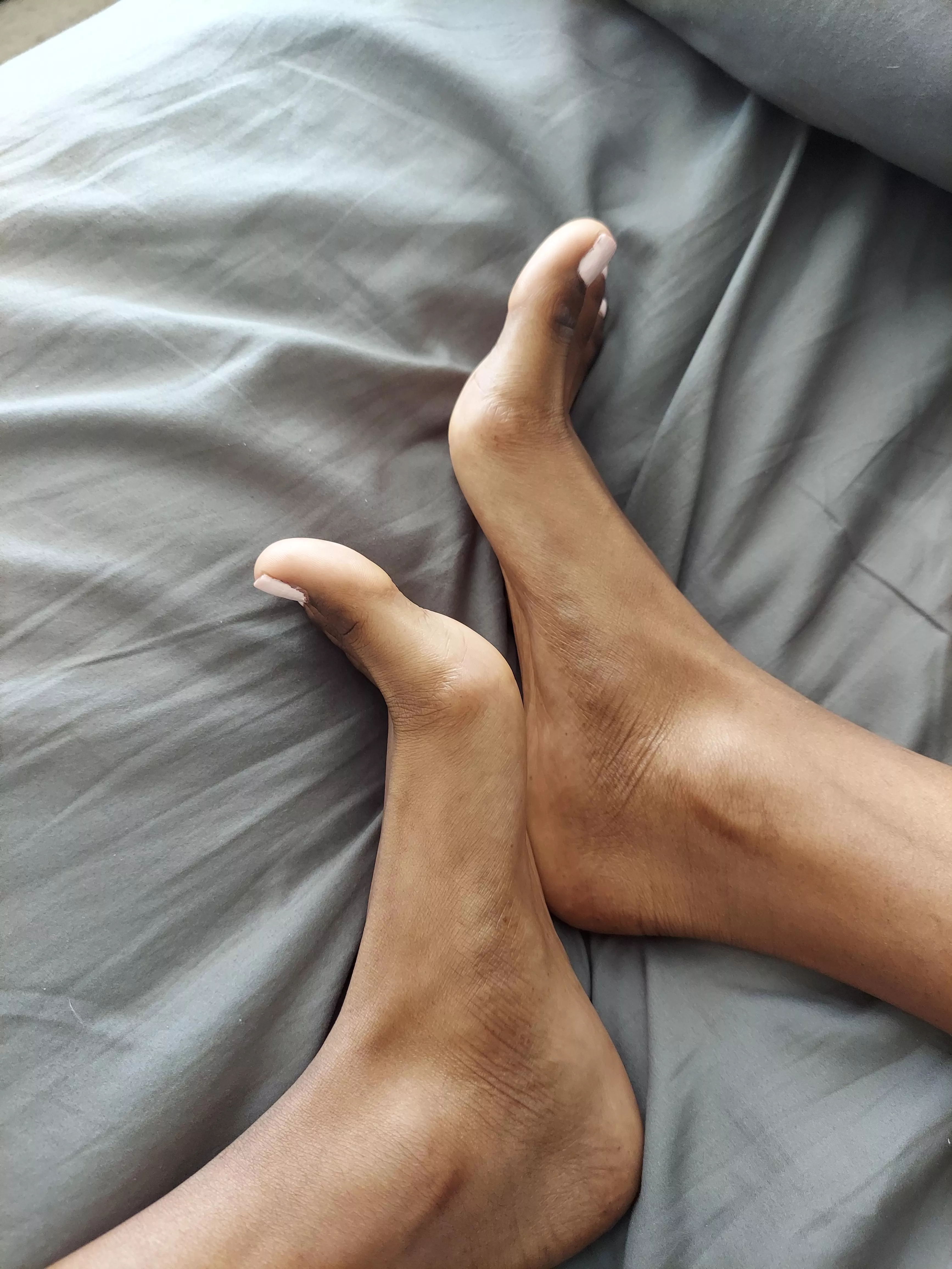 Do I have pretty feet? Let me know. posted by AnotherTaro