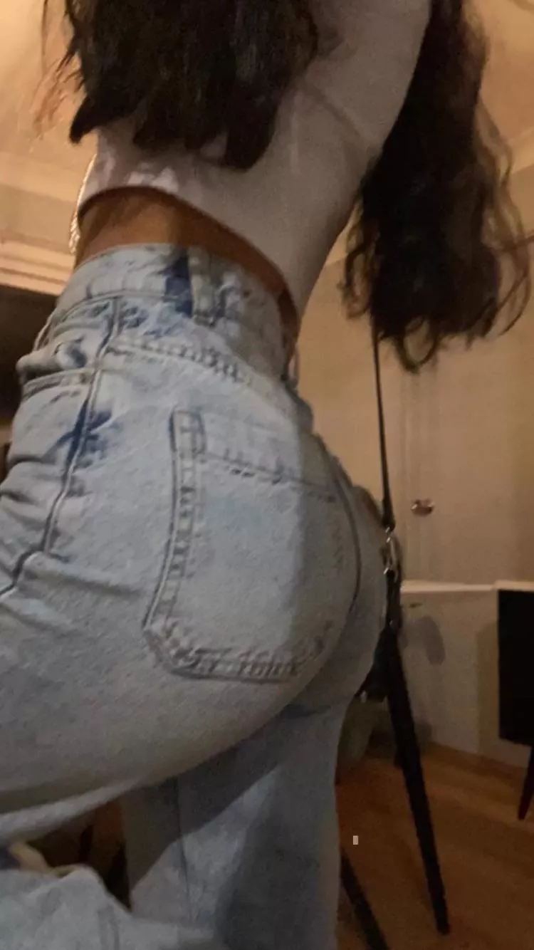 Do I look good I jeans? [F] posted by throwaway195278