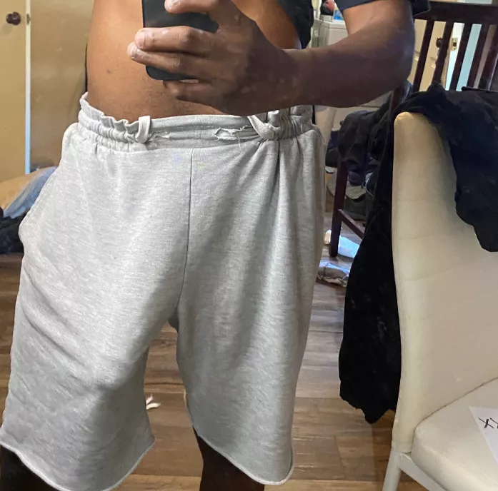 Do I look good in grey sweatpants? ðŸ˜ˆ posted by jahron99