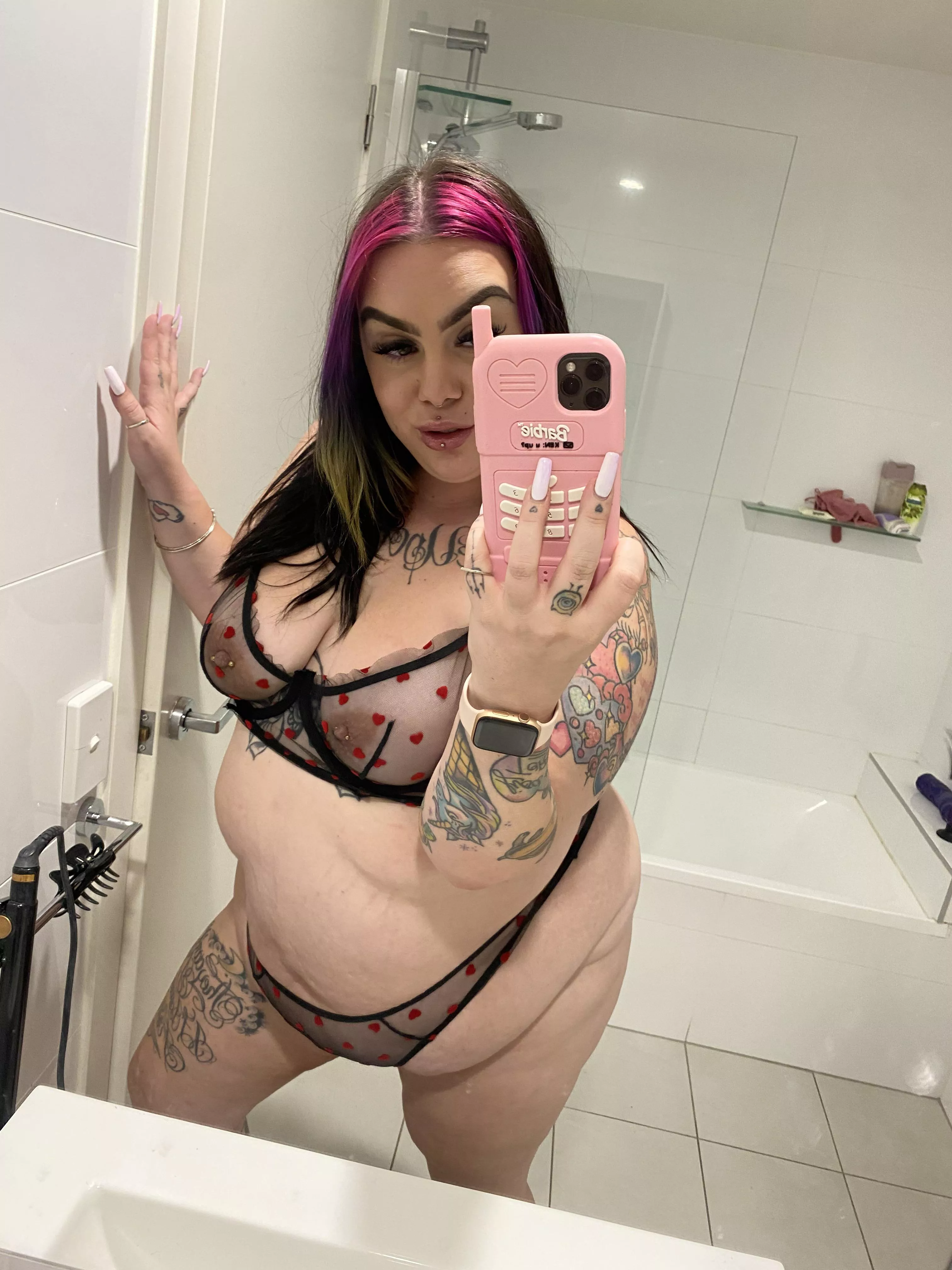 Do I look like Iâ€™m shrinking?! ðŸ¥ºðŸ¥º I just want someone to adore and stuff me. posted by minnieBBW