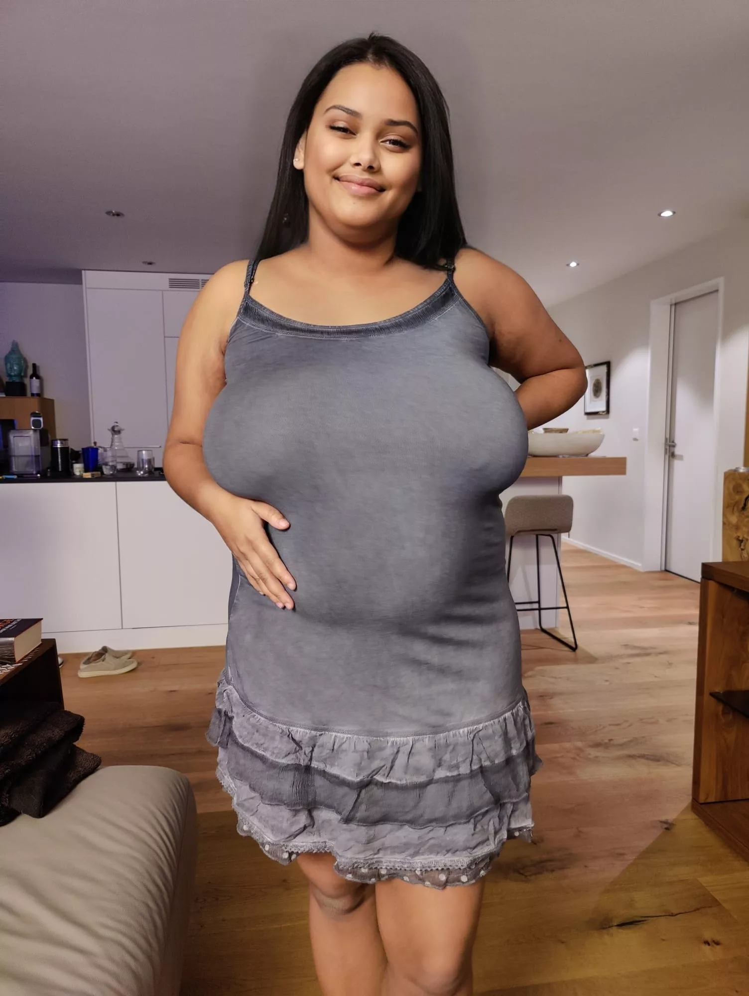 do i look pregnant ðŸ‘€ posted by curvypotchi