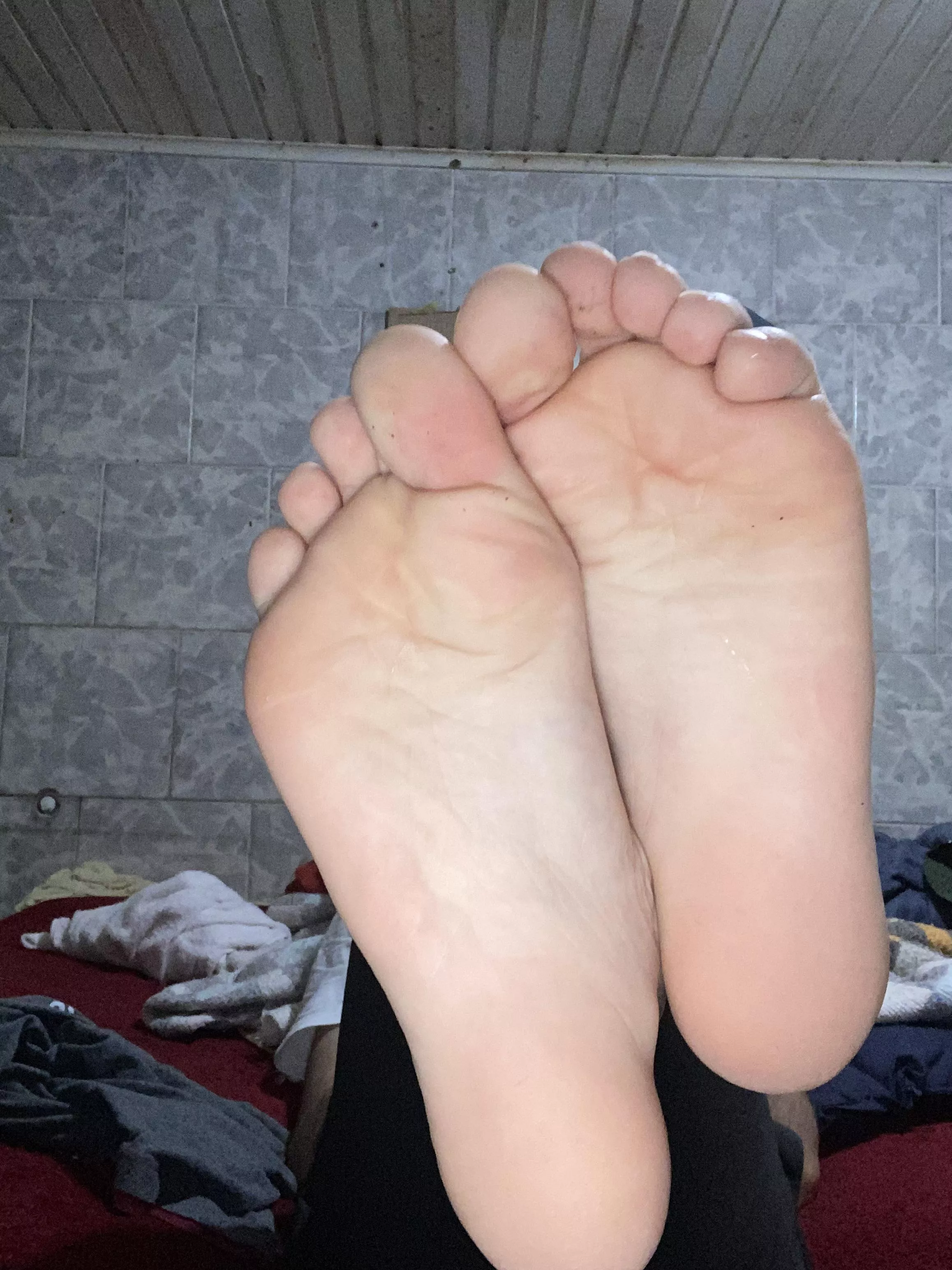 do my feet please you? wanna get naughty w them? 🙈👅 dms open posted by pessbeach