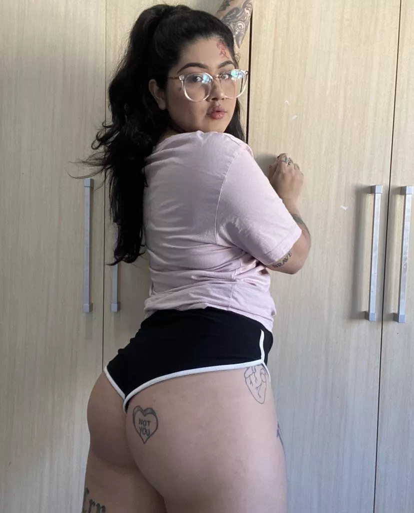 Do u like girls with glasses? 🥰 posted by iamdaayla