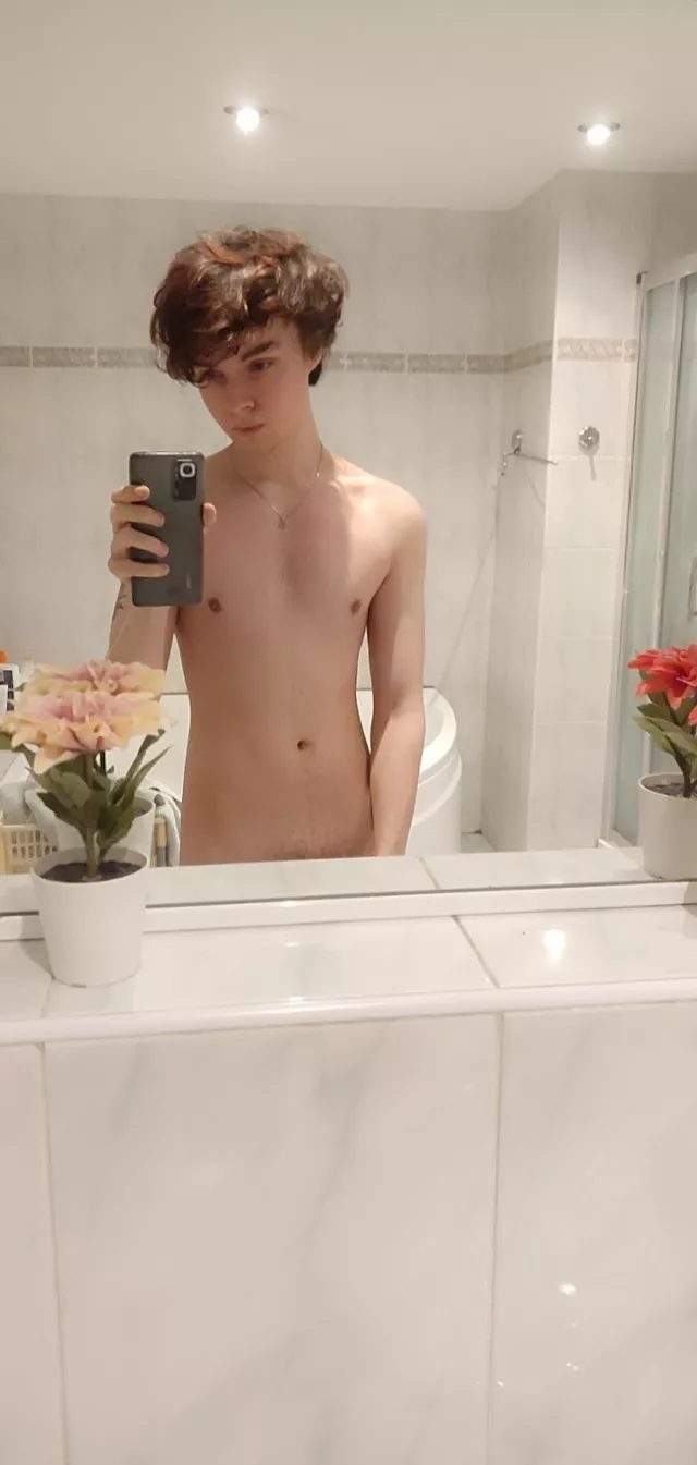 Do u like my body? posted by twinkytwink2002