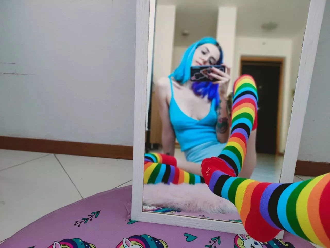 Do u like rainbow knee socks? posted by ClementineKay