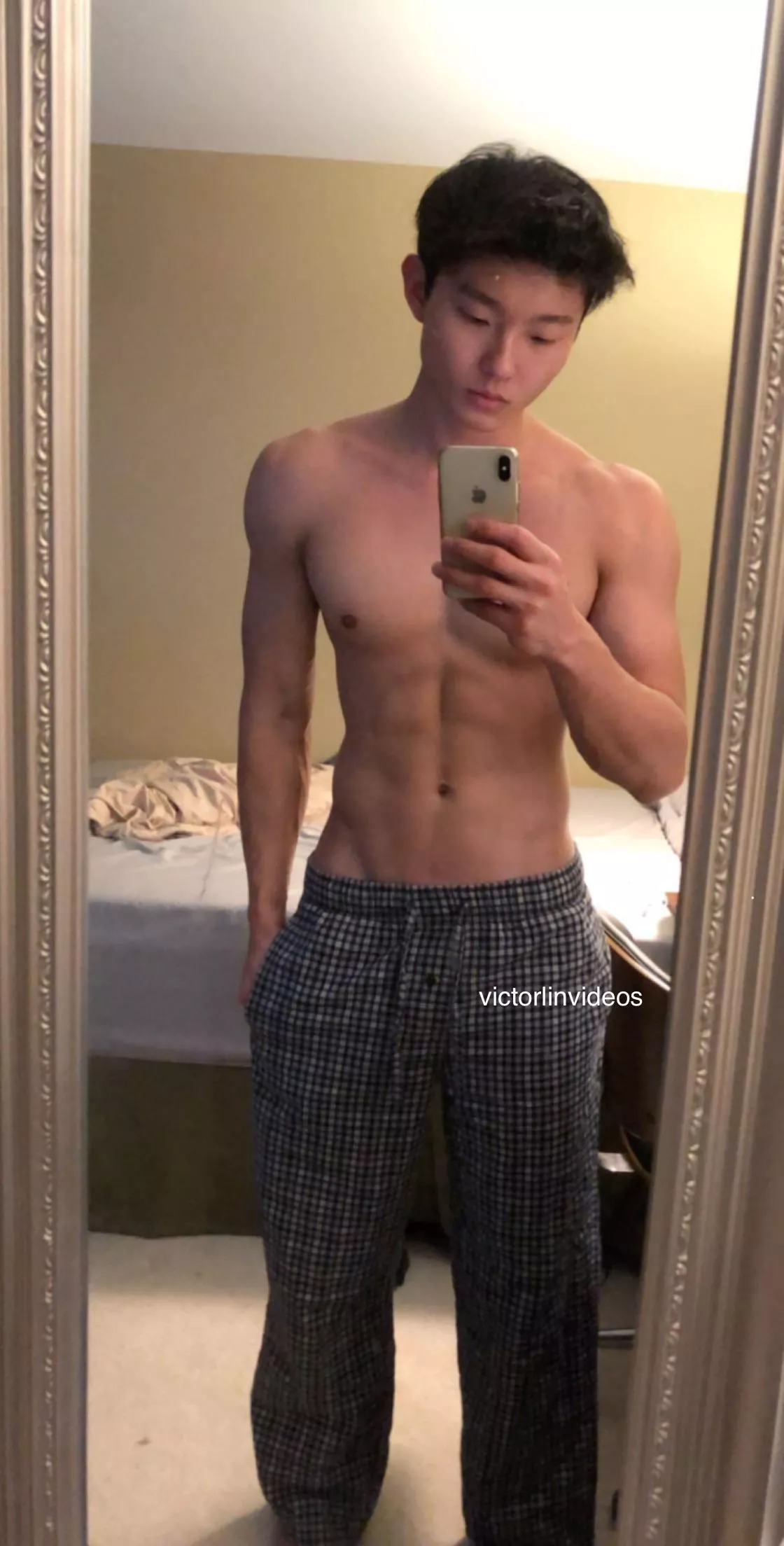 do you bros like my abs? posted by victorlinvideos