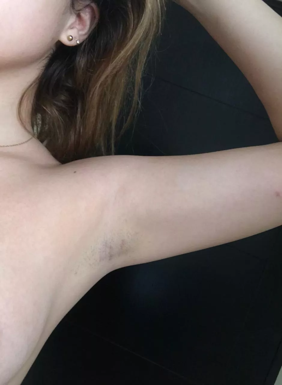 Do you guys like my armpits?🥺👉🏻👈🏻 posted by Kingaila