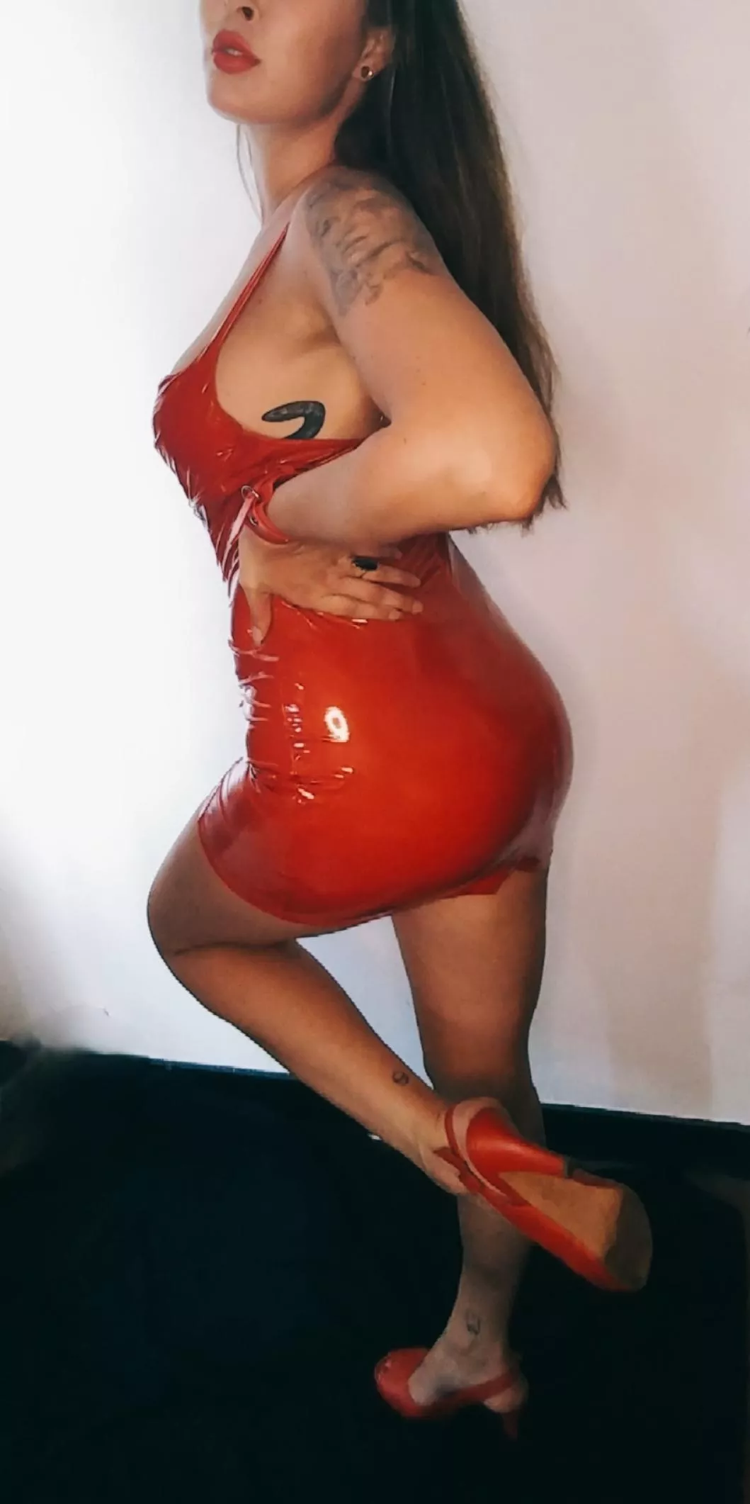 Do you guys like my tight latex dress 😳💋? posted by xMiiaWhiite