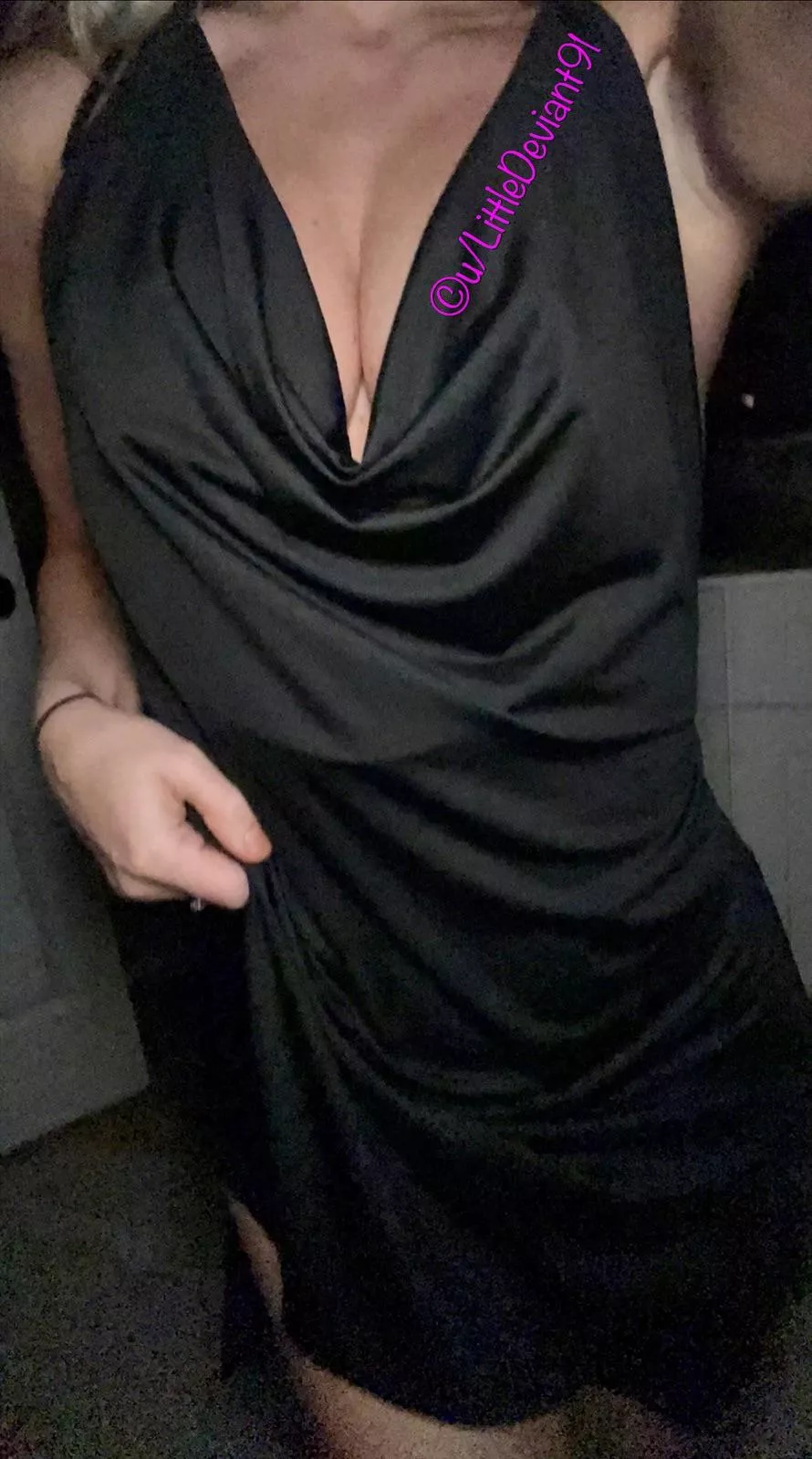 Do you like a mom in a tight dress? posted by LittleDeviant91