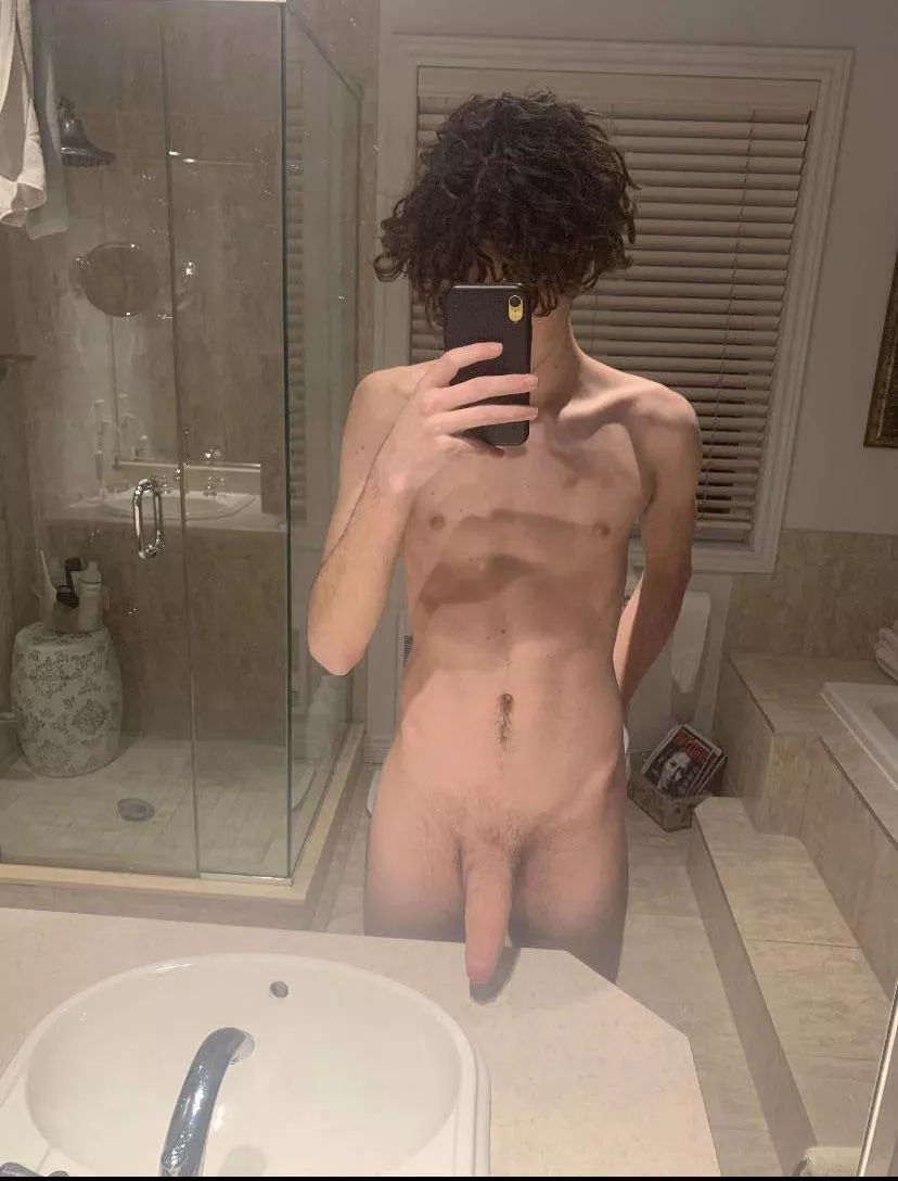 Do you like a twink thats packing? posted by sippinthepeachsoda