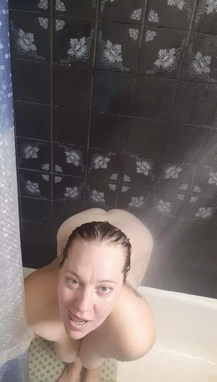 Do you like cold shower? 🥶 posted by Alicia_funfeet