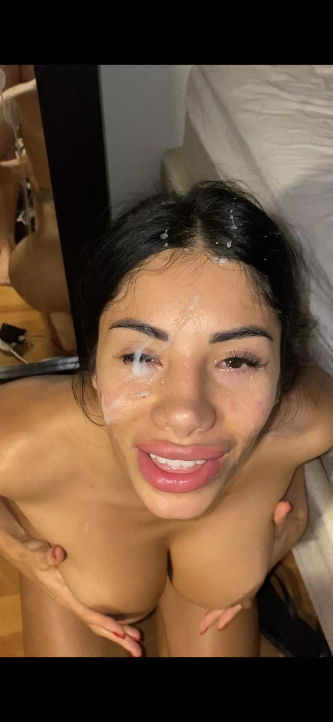 Do you like cum in my eye? posted by Carolinatzo