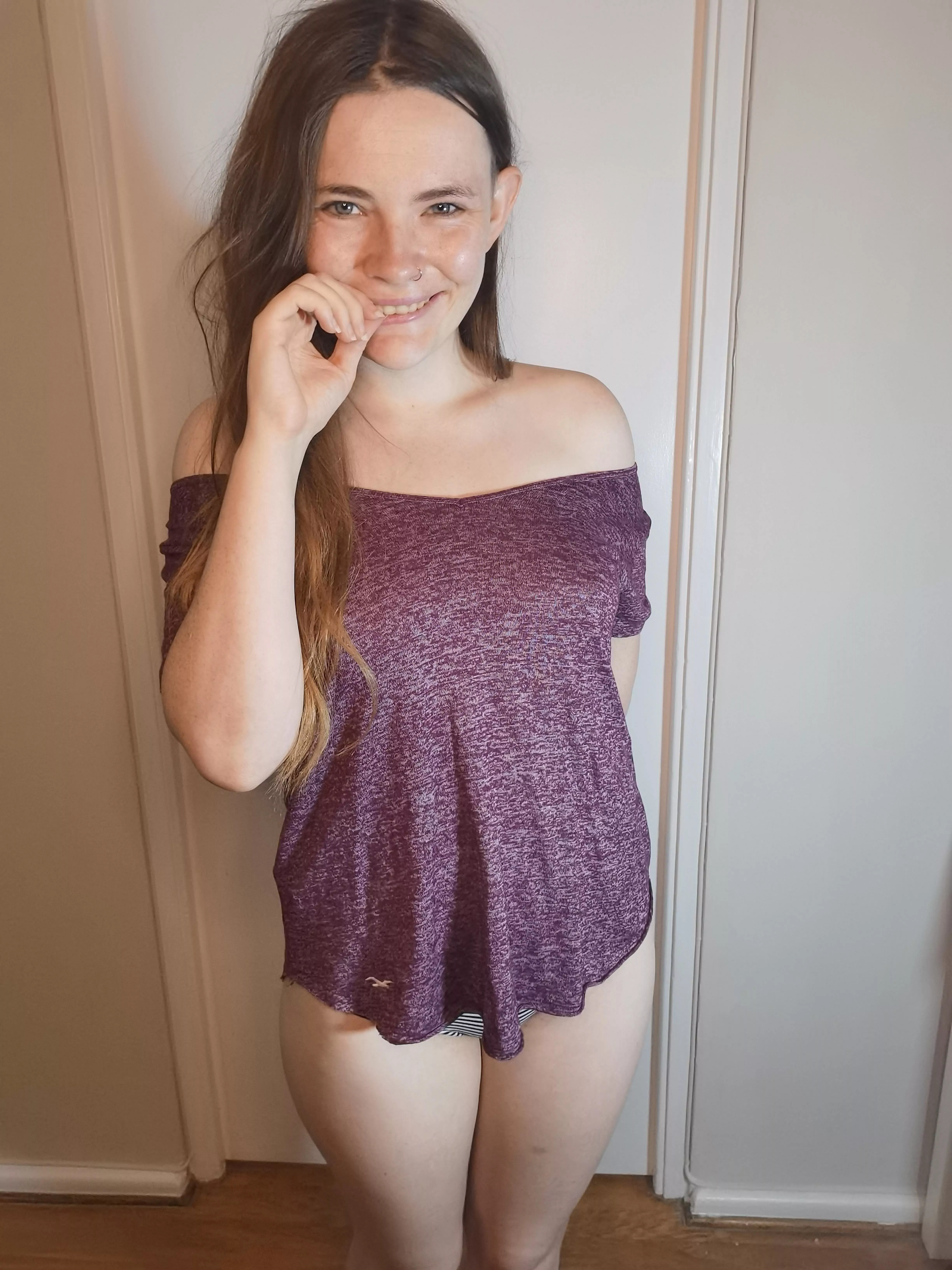 Do you like cute gamer girls? If so... Hi! 🥰 [F] posted by BabyElfGirl