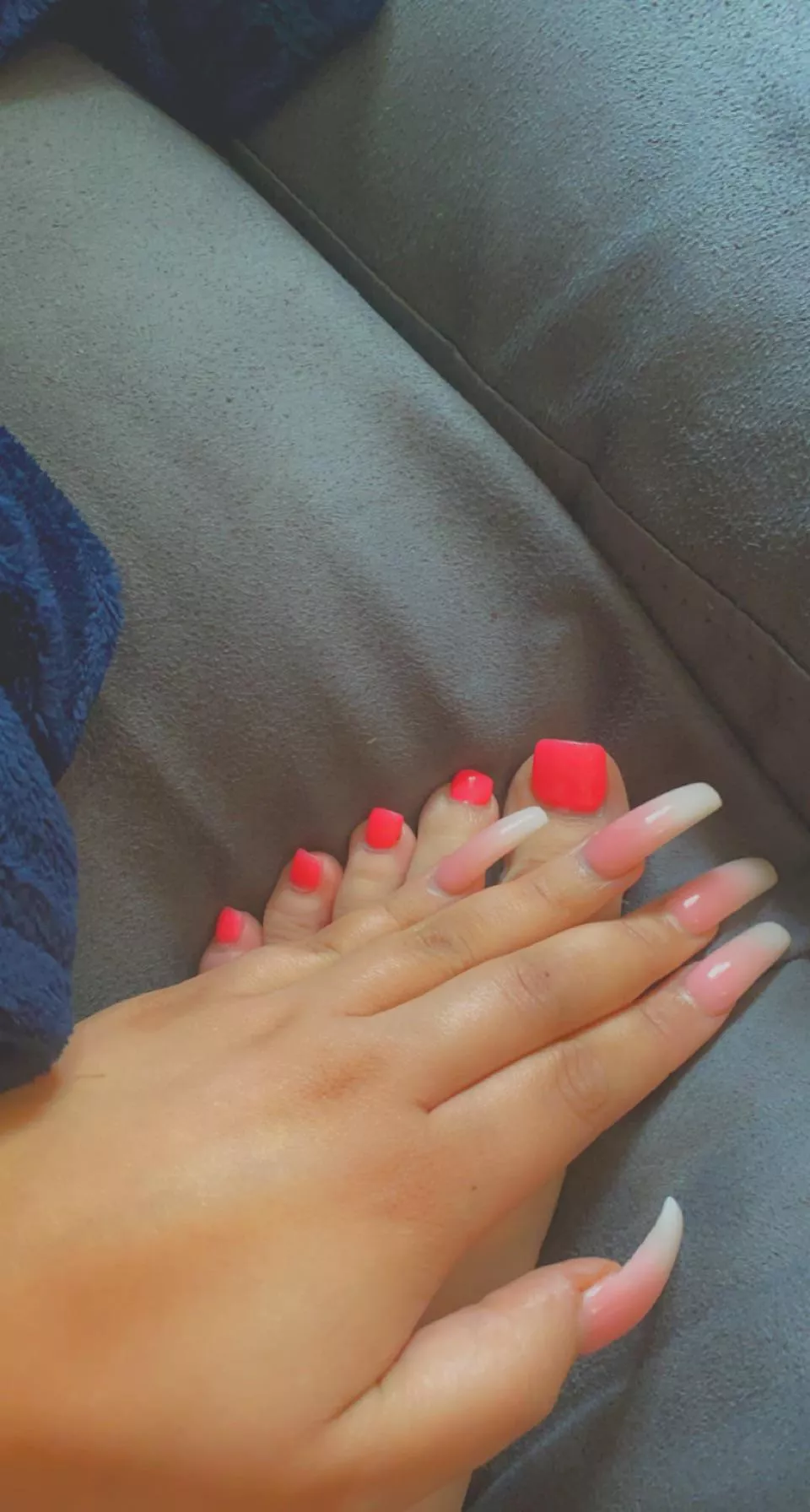 Do you like fake toe nails? posted by llyxbimbo