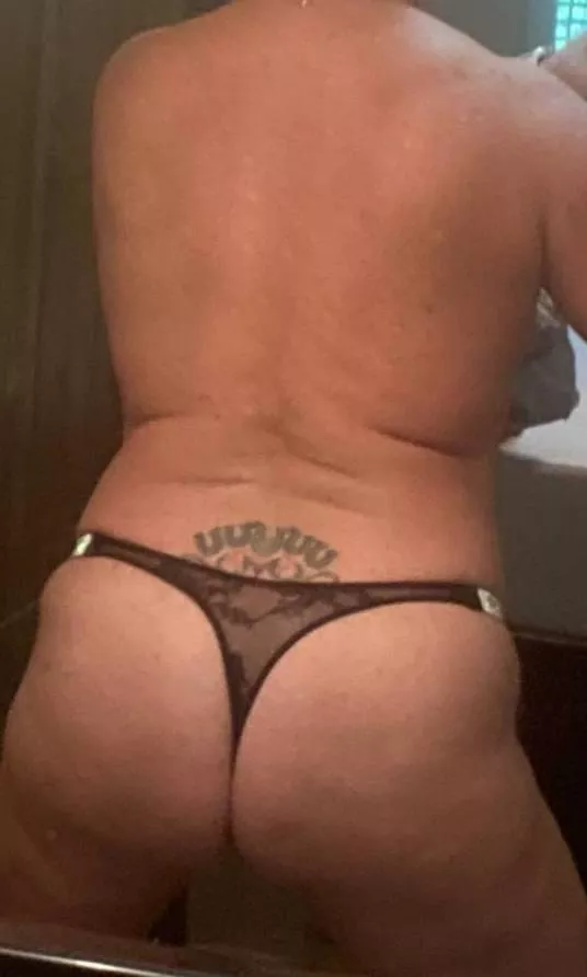 Do you like GILF ass? (F54) posted by wifepicaccount