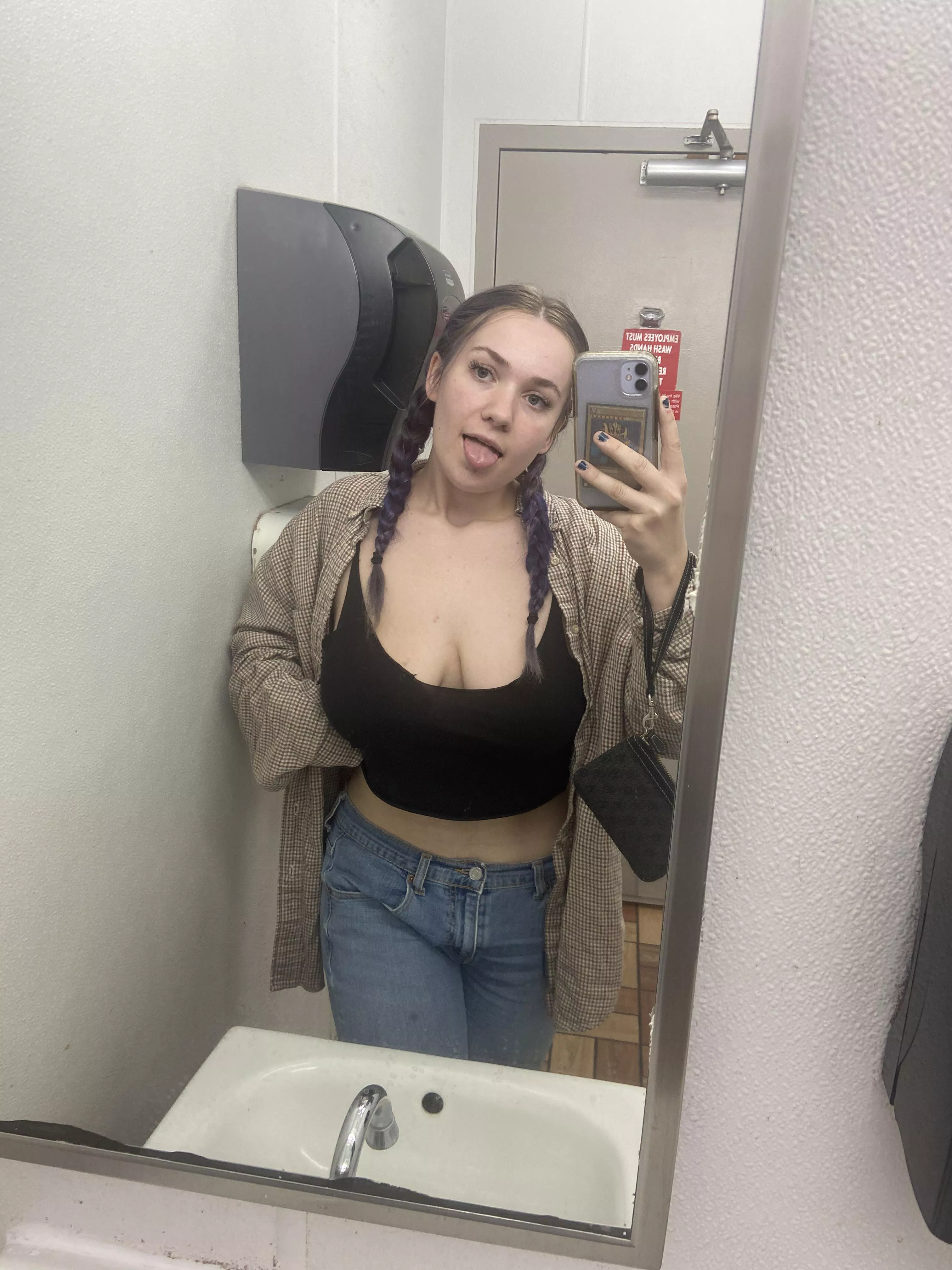 Do you like girls in plain black crop tops? posted by butterflybbybre