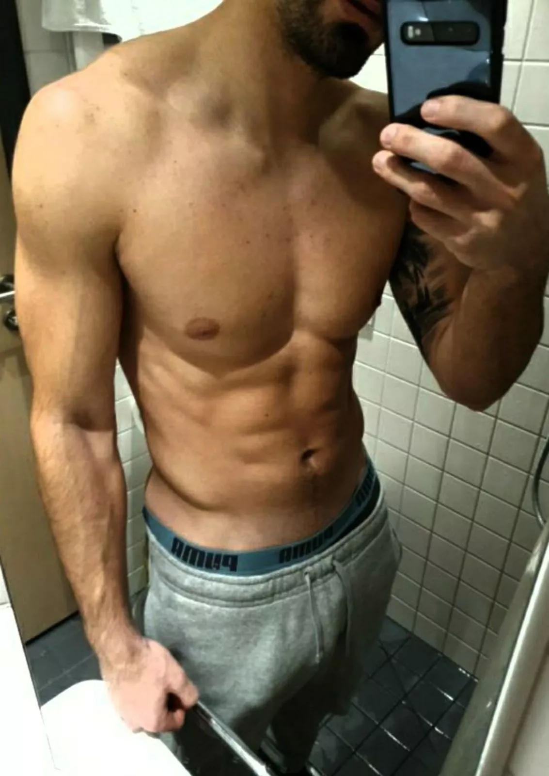 Do you like grey sweatpants? posted by Connor-92