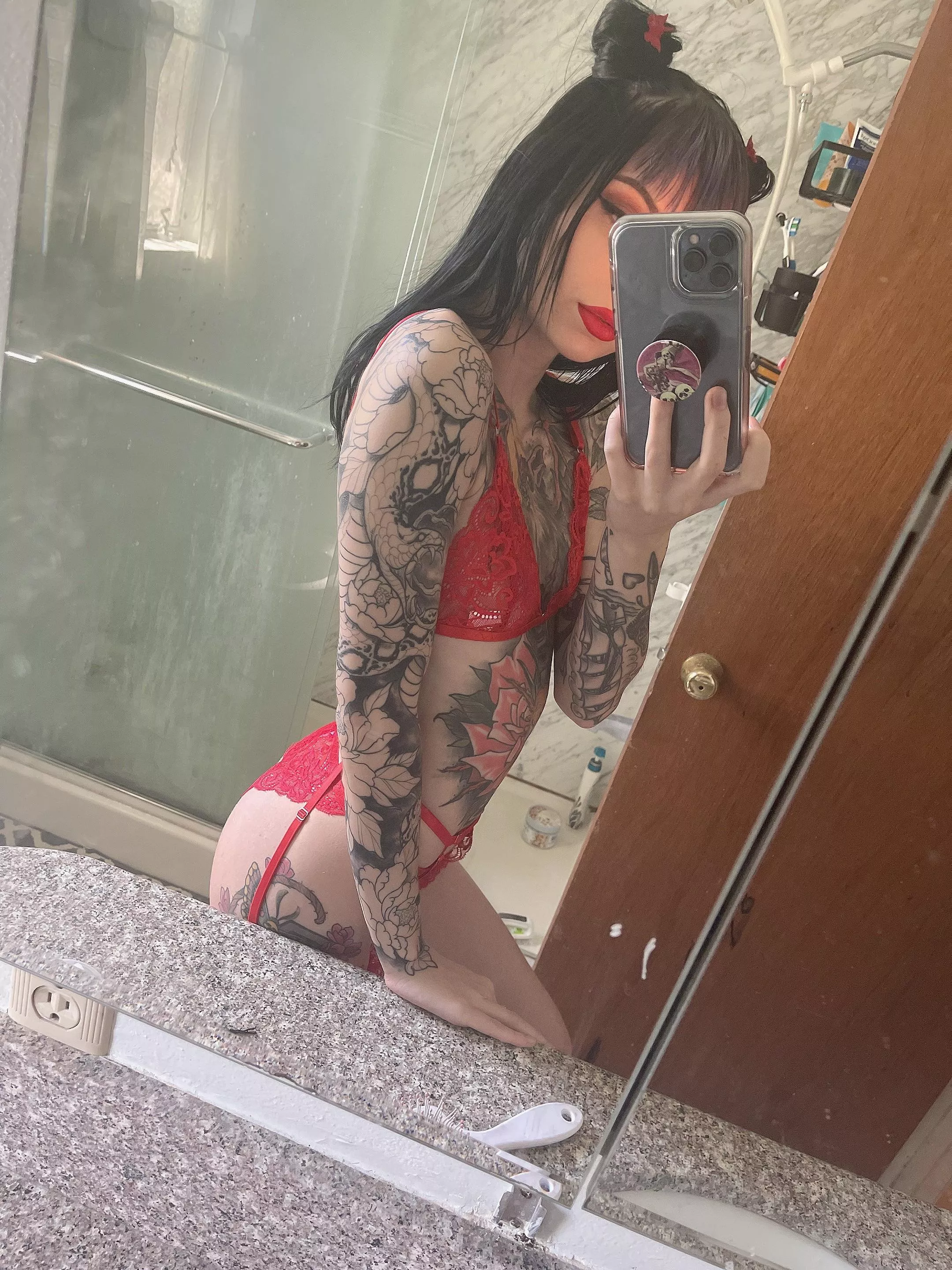 Do you like me in red? What’s your favorite color? posted by VioletLee69