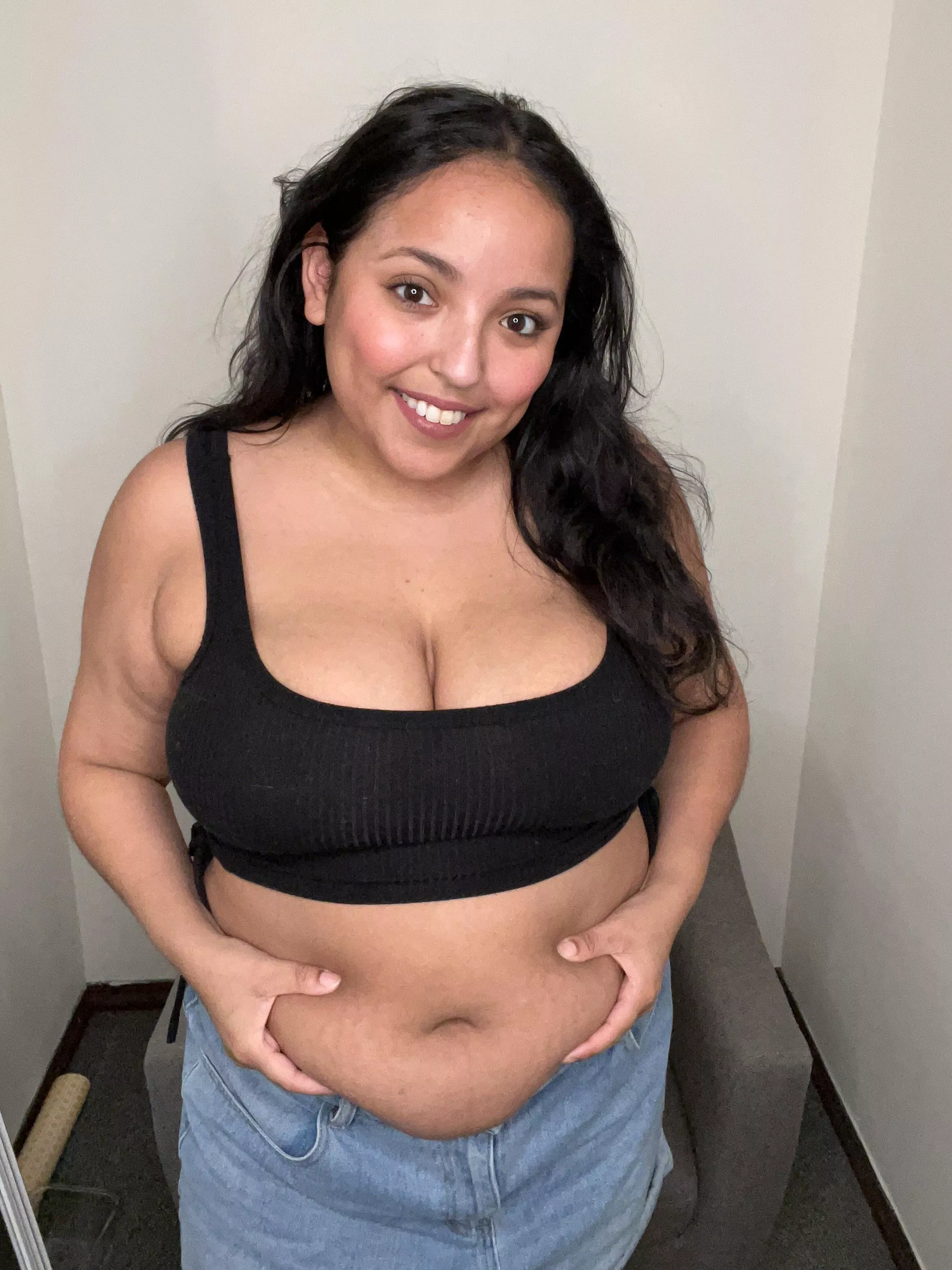 Do you like my belly hang? posted by leftistbitch25