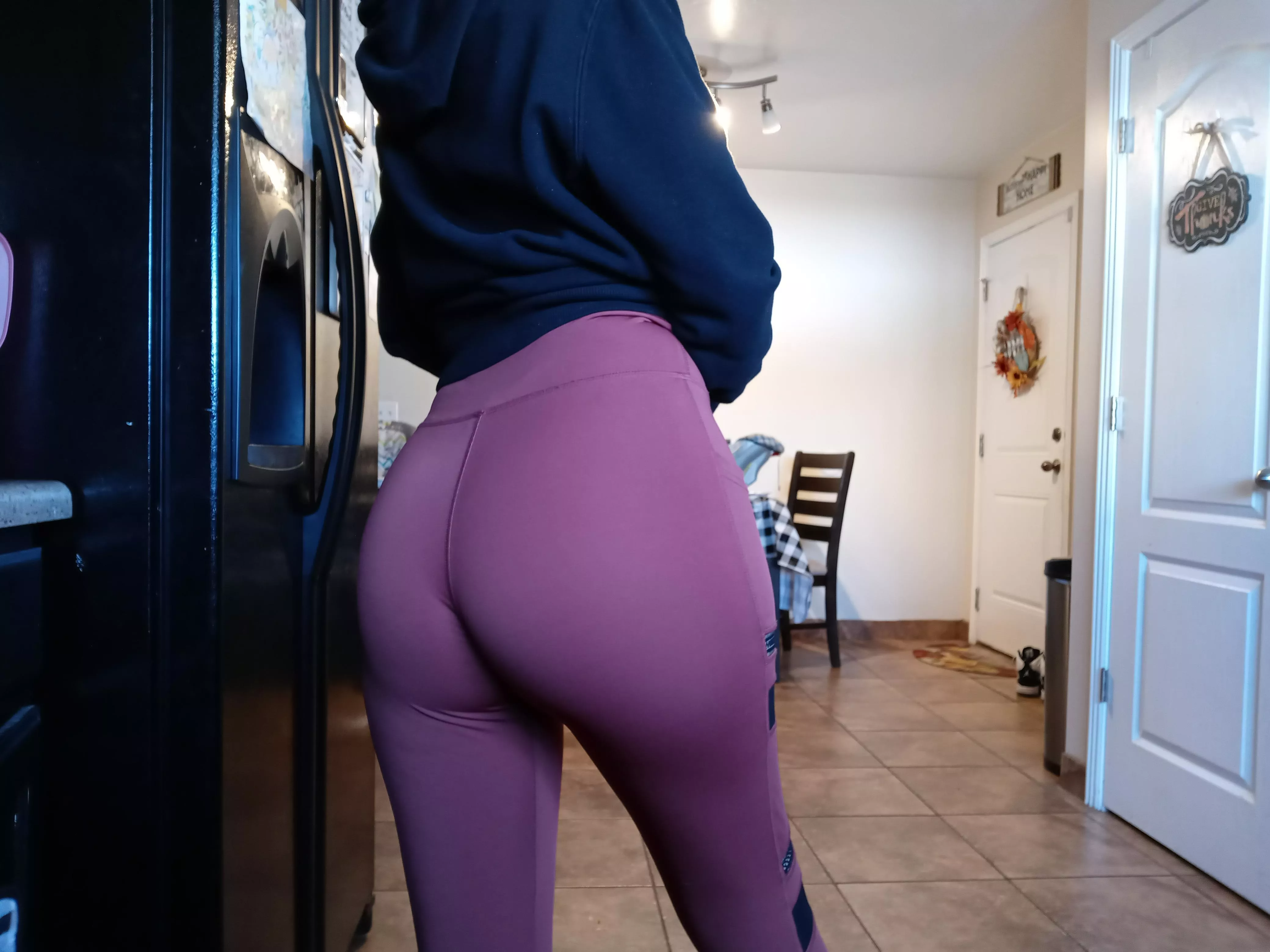 Do you like my big ass in these tight yoga pants posted by Valleygalriah