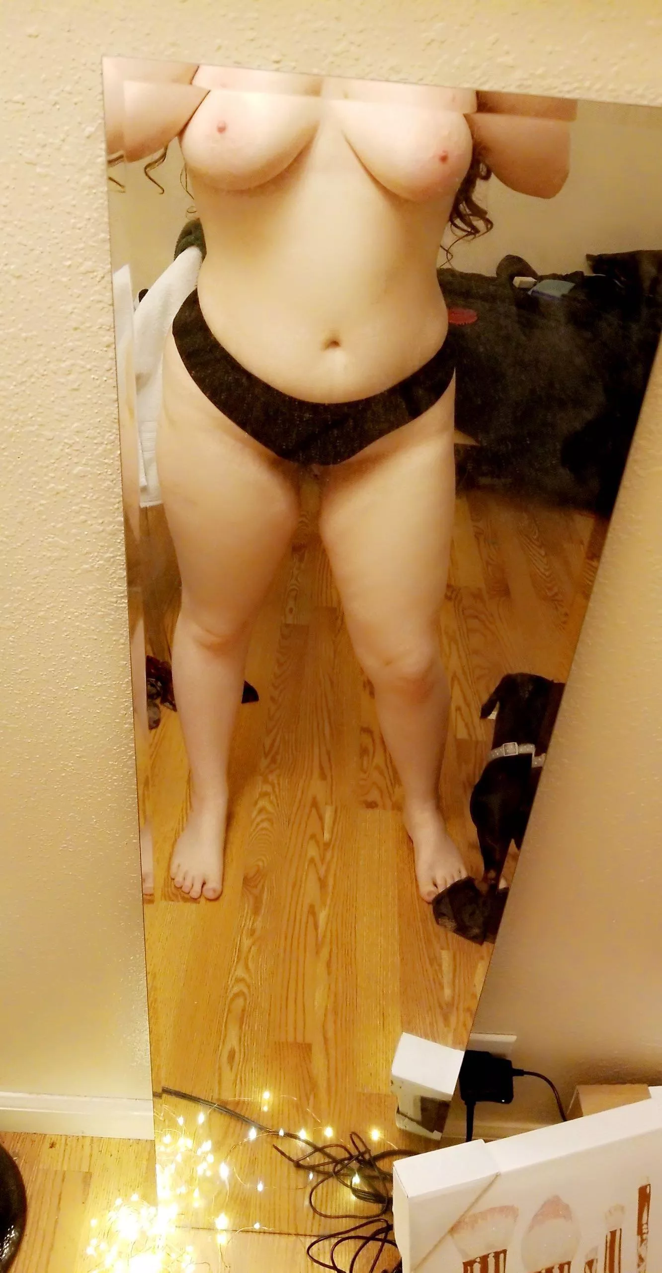 Do you like my curves? (24F) (also doggo) posted by slightlydebaucherous