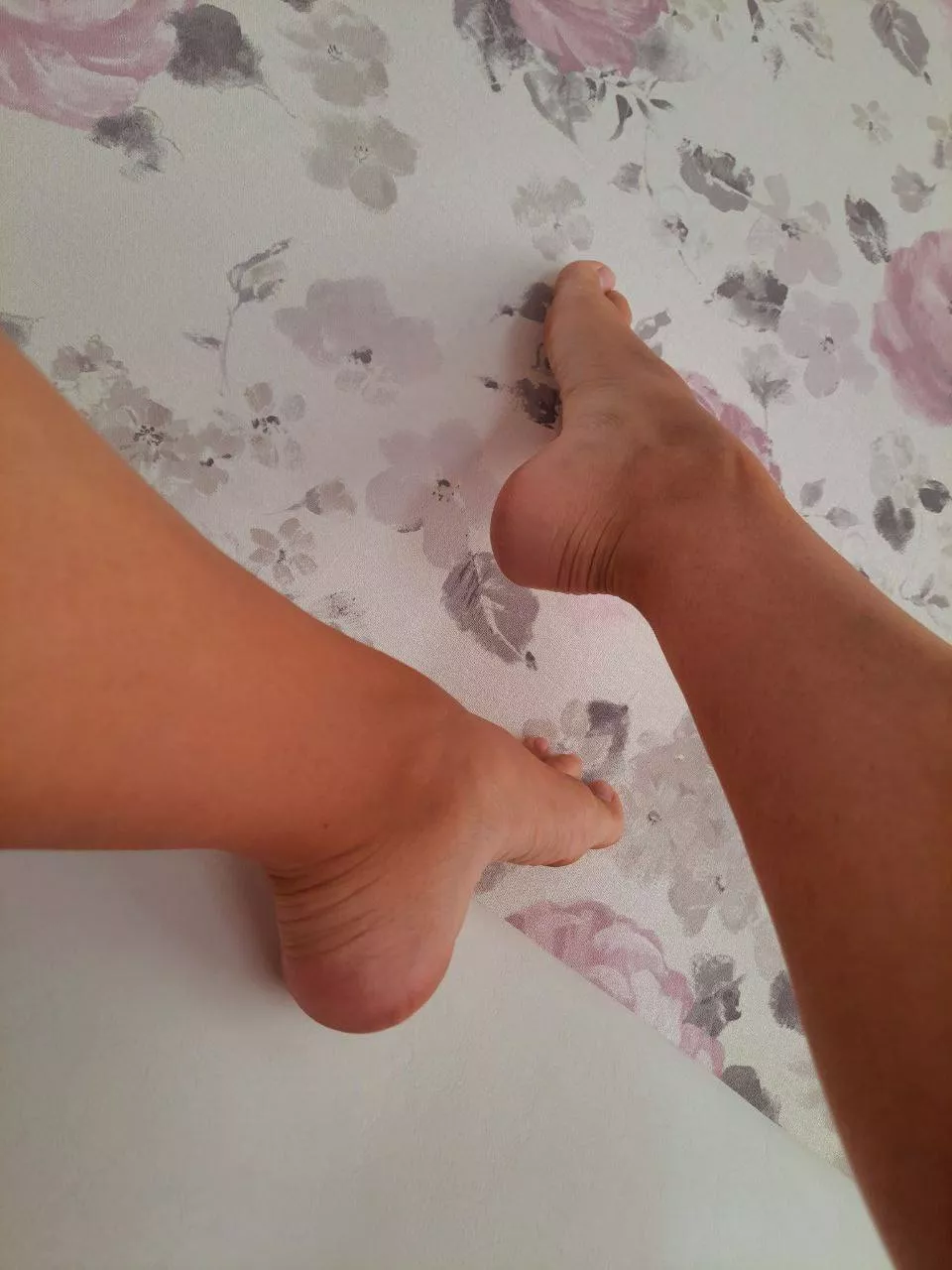 Do you like my feet ? posted by Katerinabb