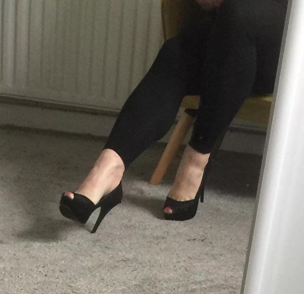 Do you like my heels ☘️ posted by rachaellee717