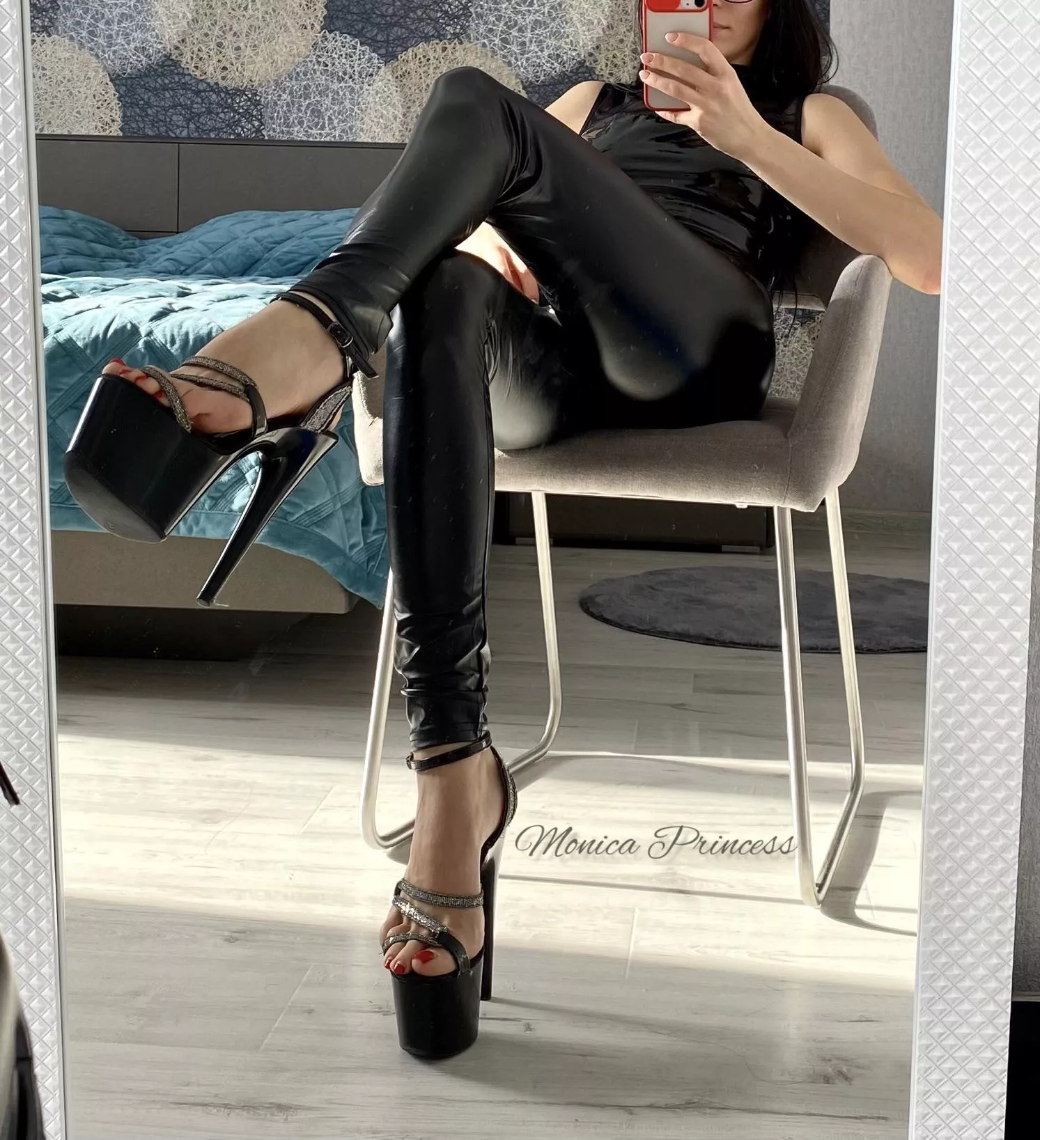 Do you like my high heels?🖤 posted by MonicaPrincess