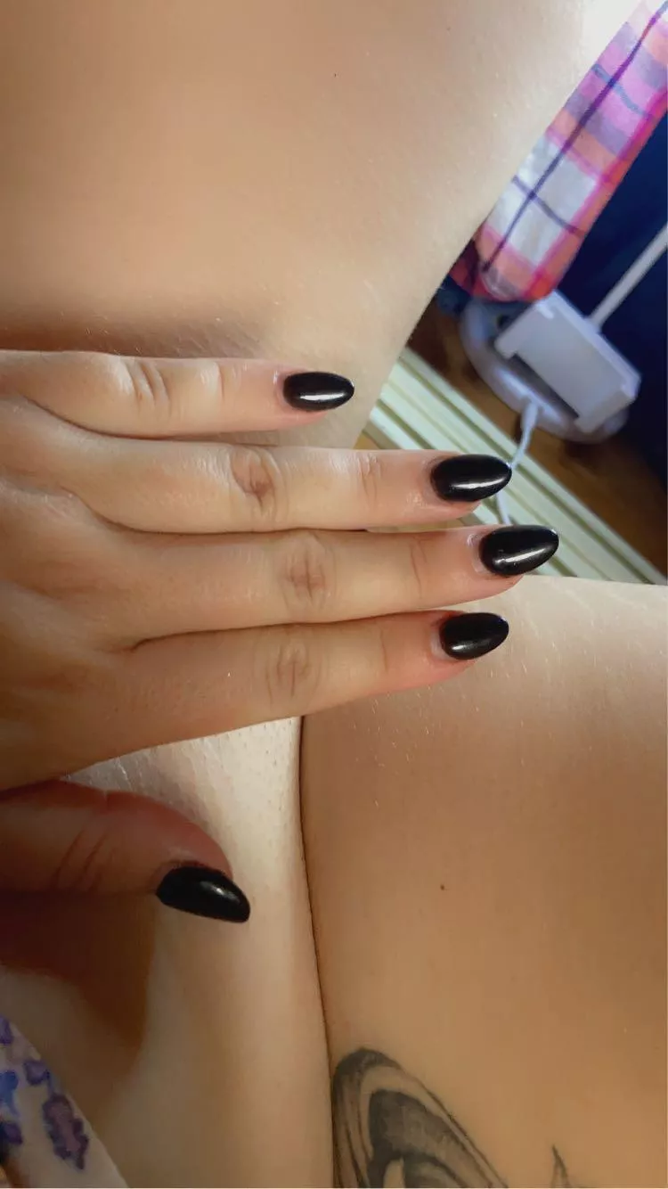 Do you like my nails? Wanna see what they’re hiding? posted by ileyrayofsunshine